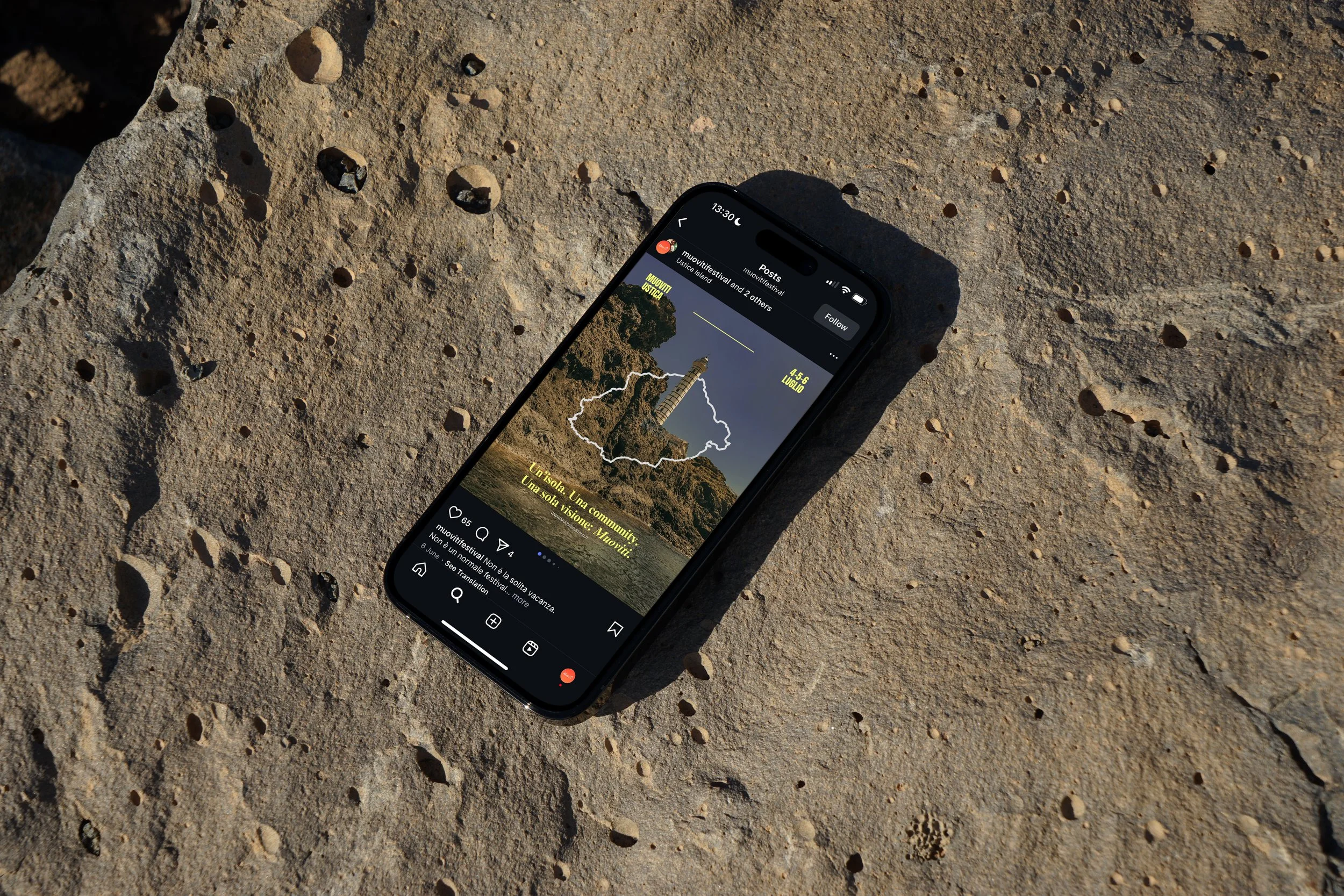 Visual storytelling digitale per evento su smartphone, branding e social content design.