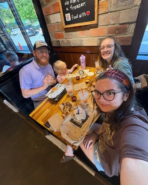 Baylee, her family, and friends are enjoying dinner at Come Back Shack tonight! It&rsquo;s not too late to still come out and support GL4G, they close at 9 PM! 🍔🍟🥤