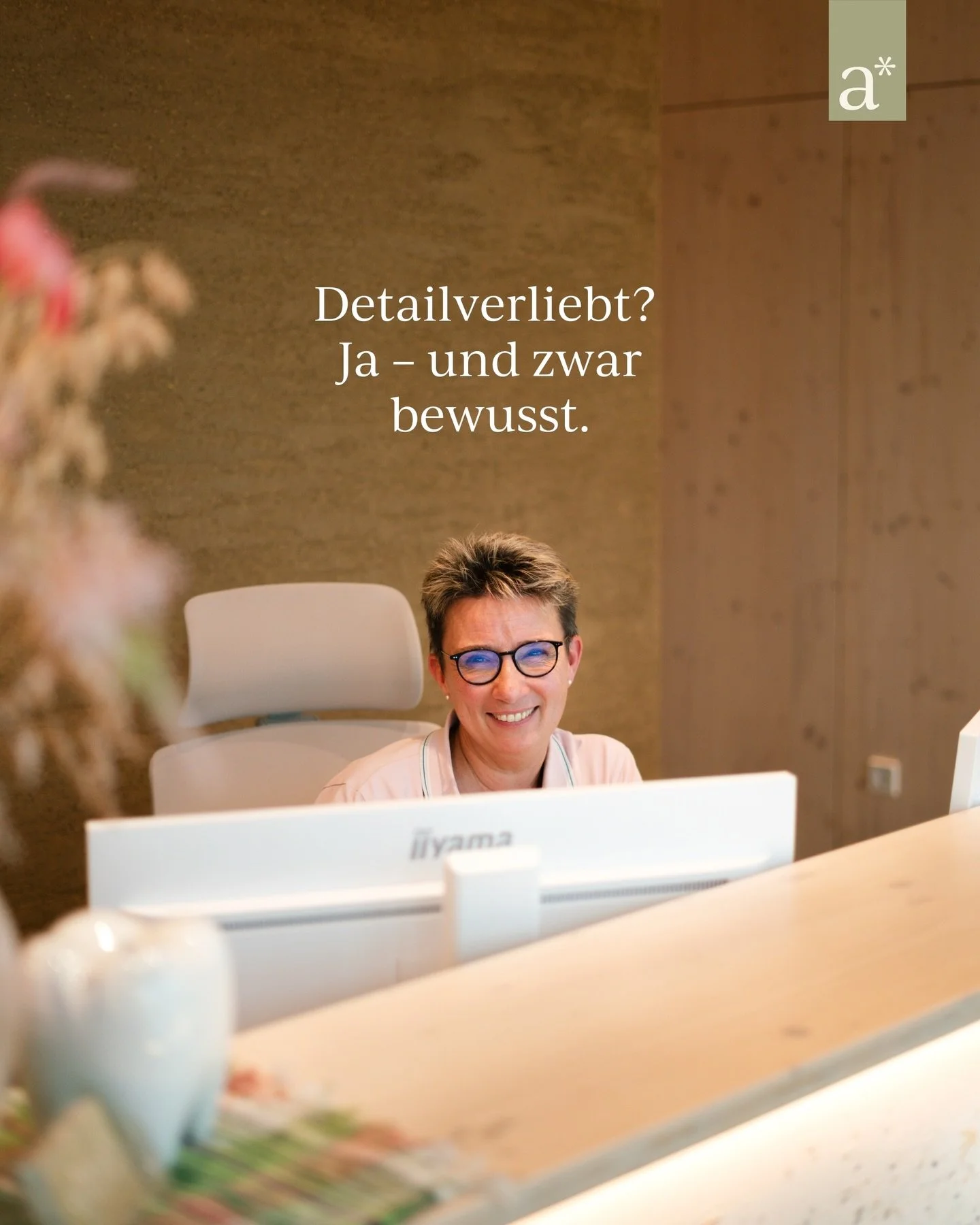 In unserer Praxis steckt mehr Liebe zum Detail, als man auf den ersten Blick sieht.
F&uuml;r uns beginnt gute Zahnmedizin n&auml;mlich nicht erst am Behandlungsstuhl &ndash; sondern bei jedem einzelnen Baustein, der eine Atmosph&auml;re schafft, in d