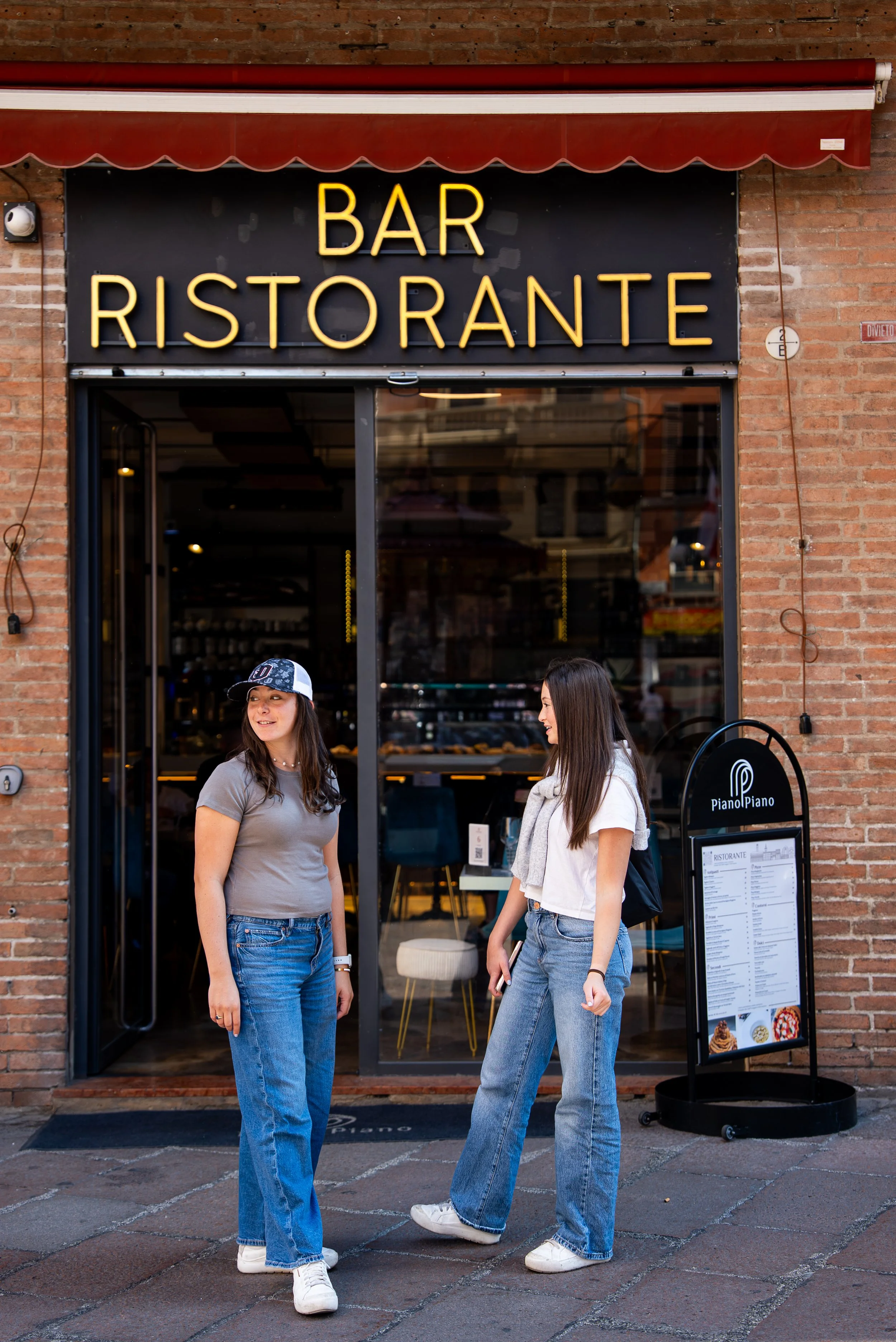 Bologna-Students-Exploring-City_20251010_043_JO.jpg