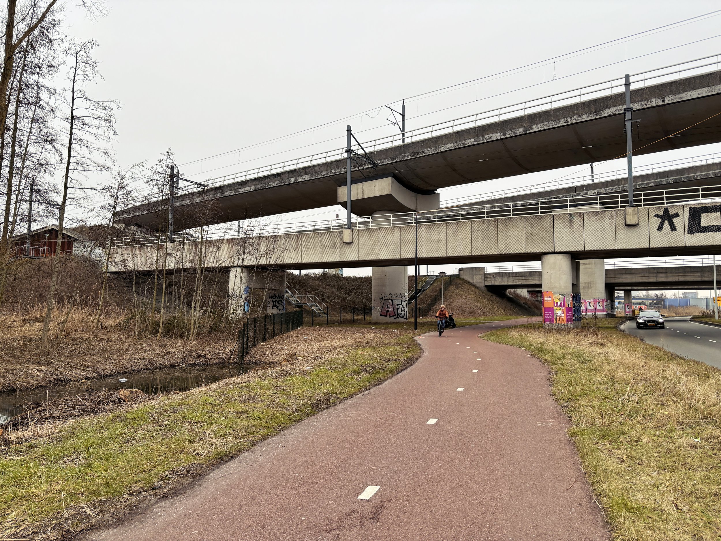 Amstelvoorde; van achterkant naar woonwijk