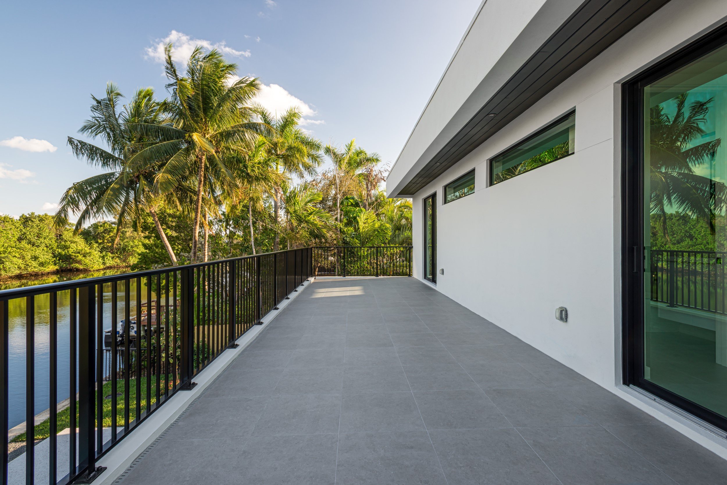 outdoor-balcony-waterfront-fort-lauderdale.jpg