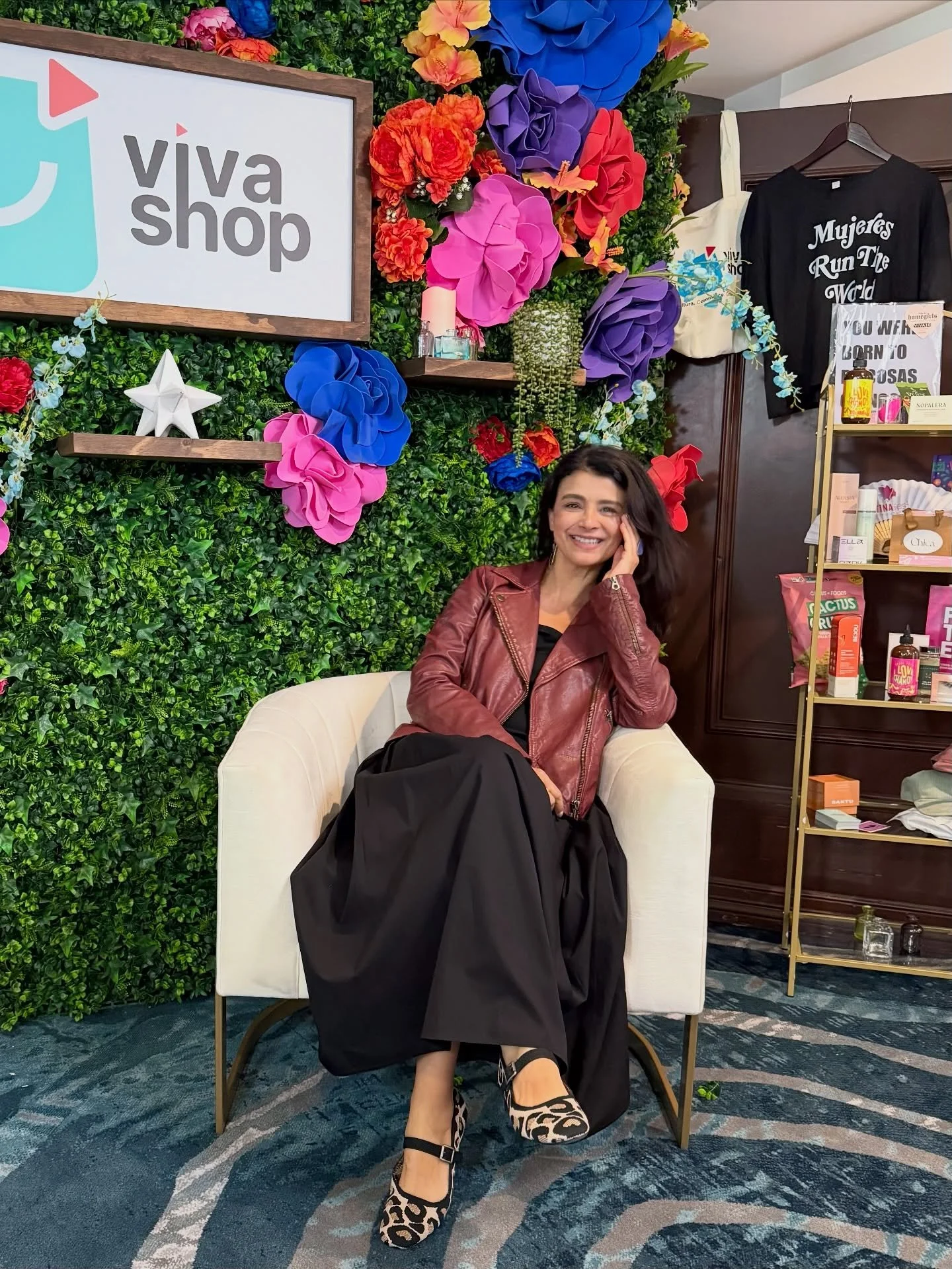Can you tell I&rsquo;m loving my new life as a cultural strategist and advisor to startups, non-profits and community-centric small businesses? 💃🥰

Grateful to the @myvivashop team founded by my dear friends @marinesduarte (ya te extra&ntilde;o!) @
