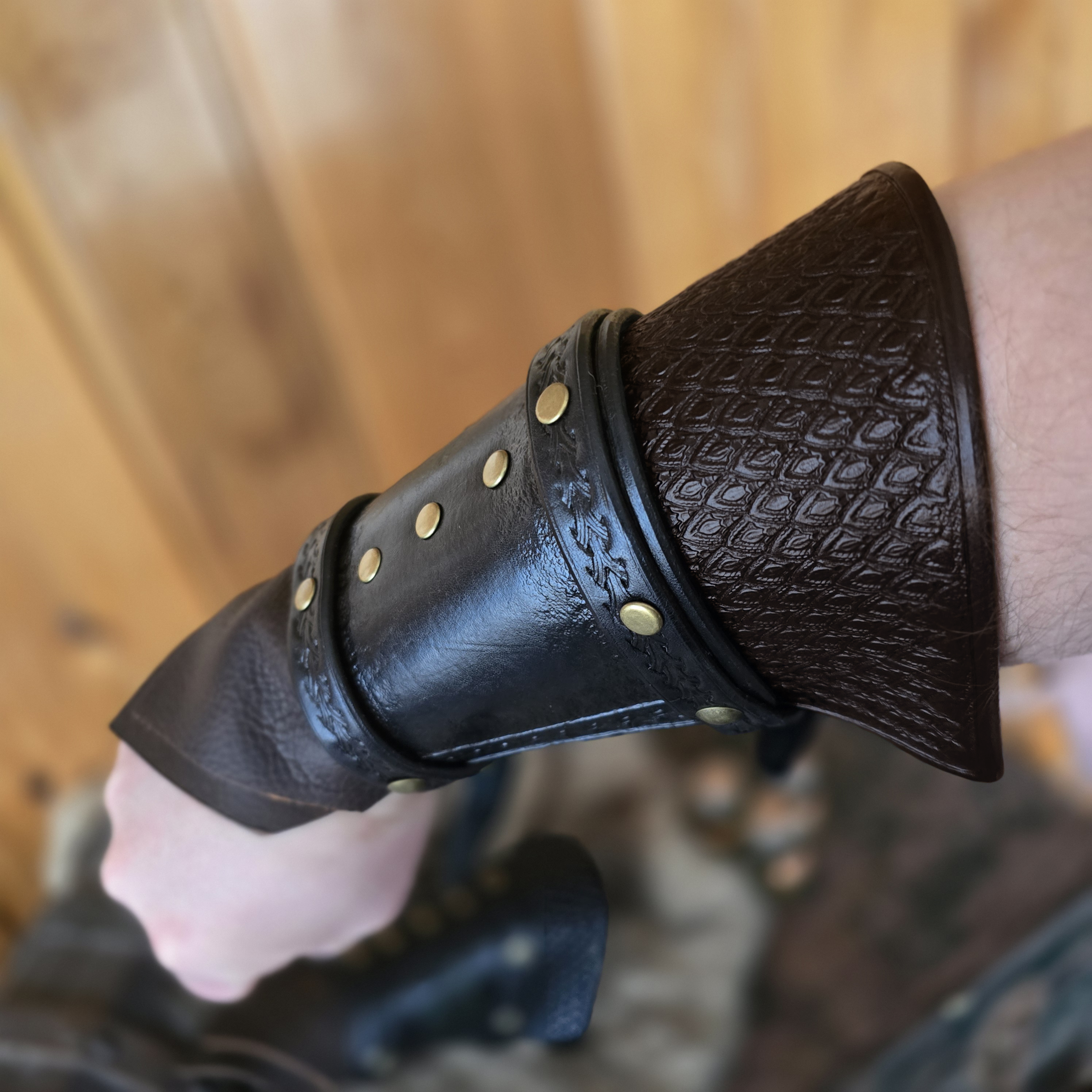BrownViperBracers.png