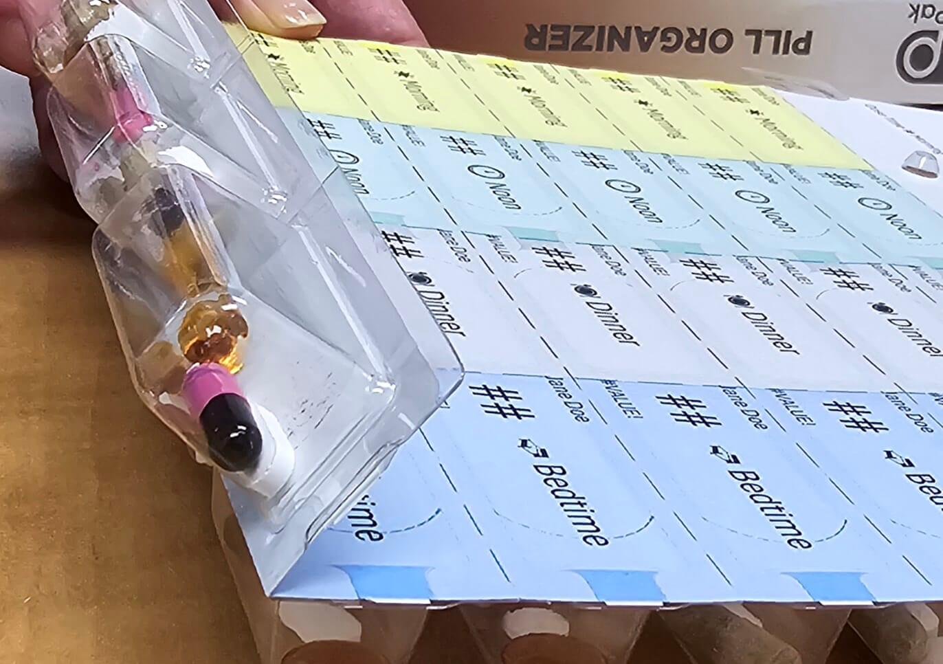 Plier la portion de la plaquette de pilules avant de déchirer votre dosage