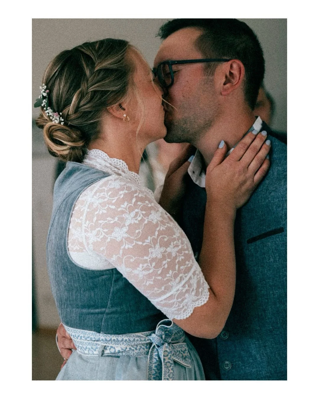 Nina &amp; Gumba (aka Darius) 🩵 

Wenn ich jetzt an diesen Tag zur&uuml;ck denke, sehe ich immer euer Dauergrinsen vor mir. Ihr habt bis &uuml;ber beide Ohren gestrahlt 🥹 Ihr habt euch gefunden! Mehr Worte braucht es nicht. Alles Gl&uuml;ck dieser 
