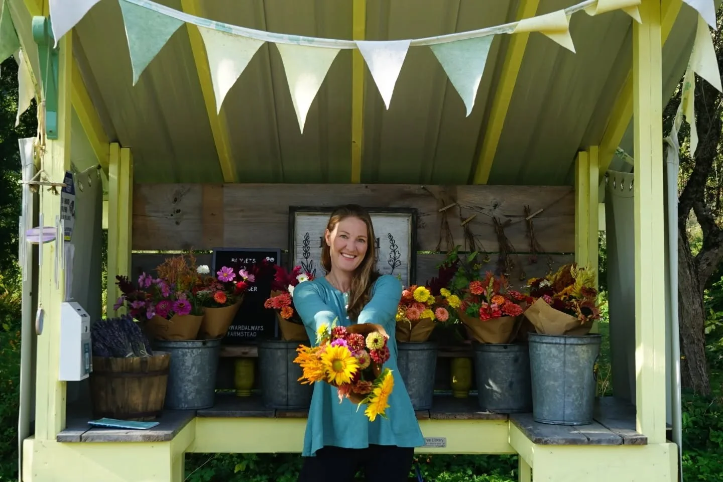 September vibes. 

#vermontflowerfarm #vermontfarmstand #thisisvt #fallflowers #waterburyvt