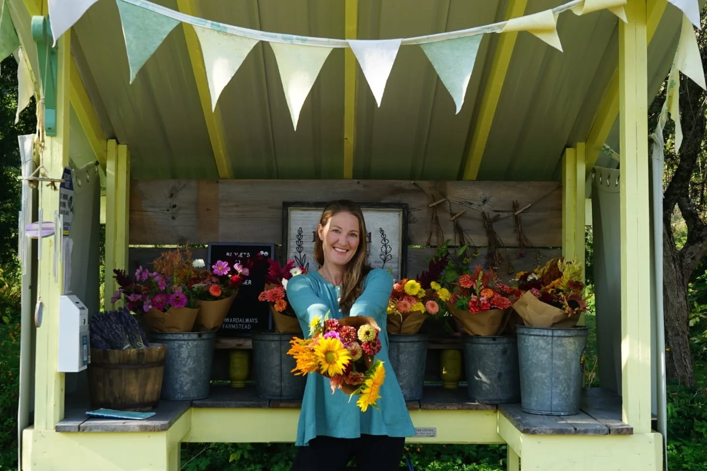 September vibes. 

#vermontflowerfarm #vermontfarmstand #thisisvt #fallflowers #waterburyvt