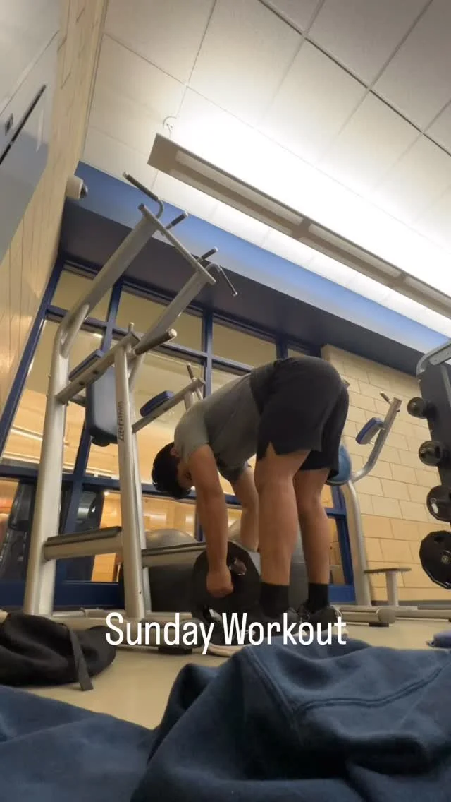 Quick Sunday Workout
Life gets busy. Sometimes you just need to get a good sweat before the work week. Make sure you’re making time for you.
Workout:
15 min run (3.5 incline, 6.5 speed)
Circuit: 4-5 rounds, 15-30 sec rest btw exc., 1.5 min rest