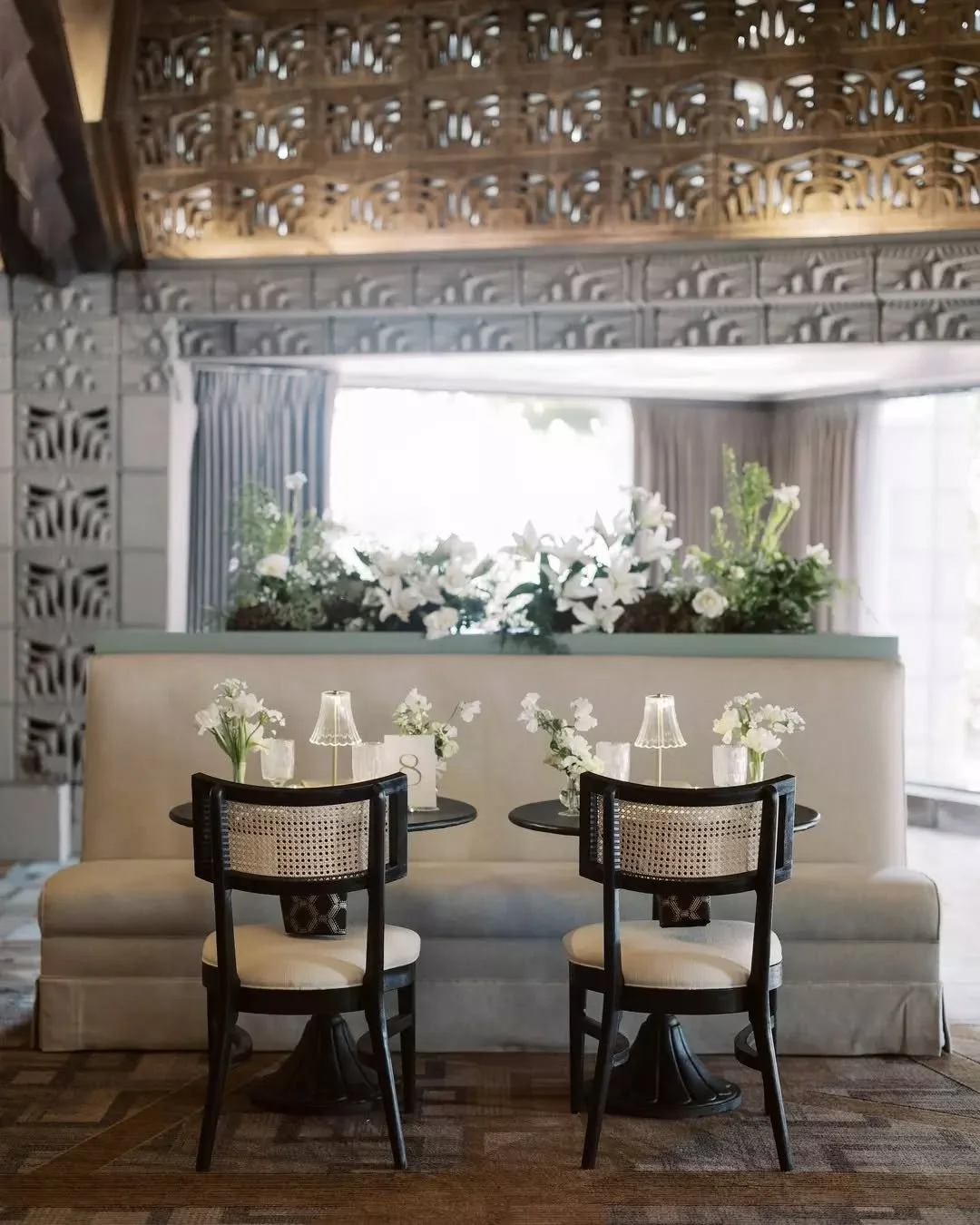 Living for this sweet reception combination featuring our Ada Banquettes, Edison Bistro Tables, and Mini Crystal Table Lamps&nbsp;✨ 
.
Planner: @outstandingoccasions @rachellebare
Venue: @arizonabiltmore @arizonabiltmoreweddings
Floral: @carteblanche