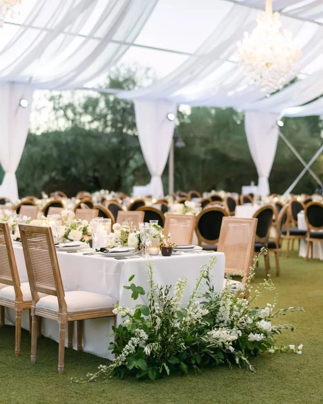 Sometimes mixing and matching just feels right. ✨

The pairing of our Ashley Dining Chairs and Leopold Oval Black Dining Chairs brought texture, contrast, and personality to this open-air reception&mdash;an effortless example of elevated wedding desi