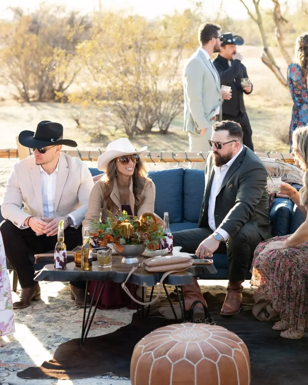 This is what happens when elevated design meets effortless Arizona style 🌵 @imoni_events brought modern Western elegance to life, transforming cocktail hour into a moment that felt warm, intentional, and unforgettable.
.
Planning &amp; Design: @imon