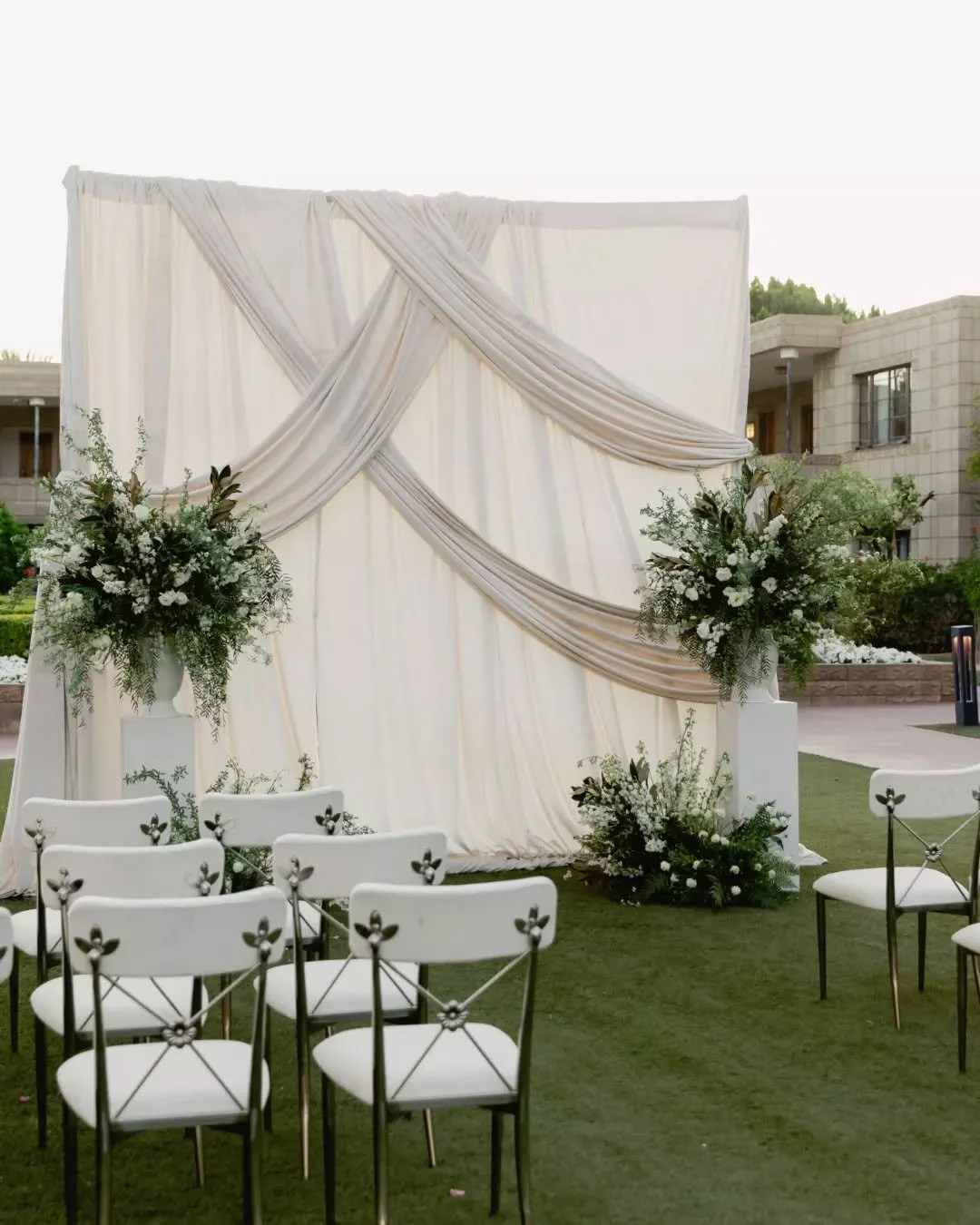 Sleek, chic, and utterly stunning ✨

This Arizona Biltmore design perfectly balanced classic romance with modern glamour&mdash;featuring our Silver Regency Chairs as the ultimate finishing touch.
.
.
.
Venue: @arizonabiltmoreweddings
Photographer: @k