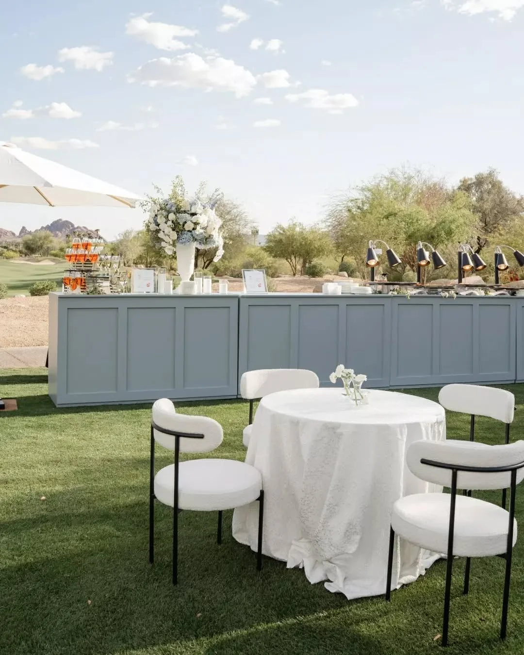 Q: how many custom bars is too many custom bars?&nbsp;

A:&nbsp;Trick question. The limit does not exist&nbsp;😉
.
.
.
Couple: @lizhojel @richiehojel
Venue: @phoenicianscottsdale
Planning &amp; Design: @revelweddingcompany
Photography: @jaimeecmorse
