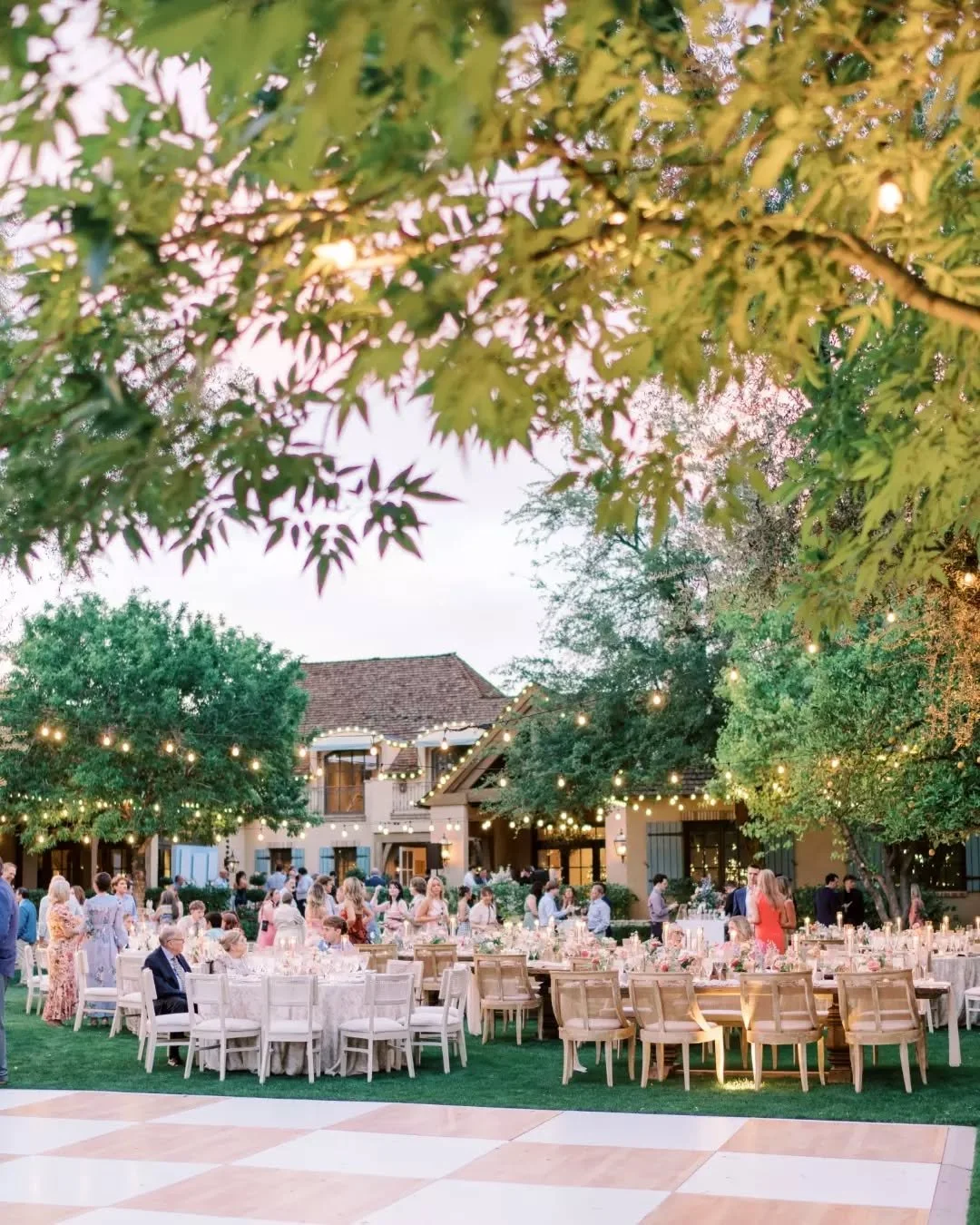 The best kind of backyard Arizona wedding? The one that feels effortlessly glamorous.

Al fresco dining, beautiful bars, and perfectly placed seating made this celebration one for the books.
.
.
.
Planner: @revelweddingcompany
Photography: @maryclair