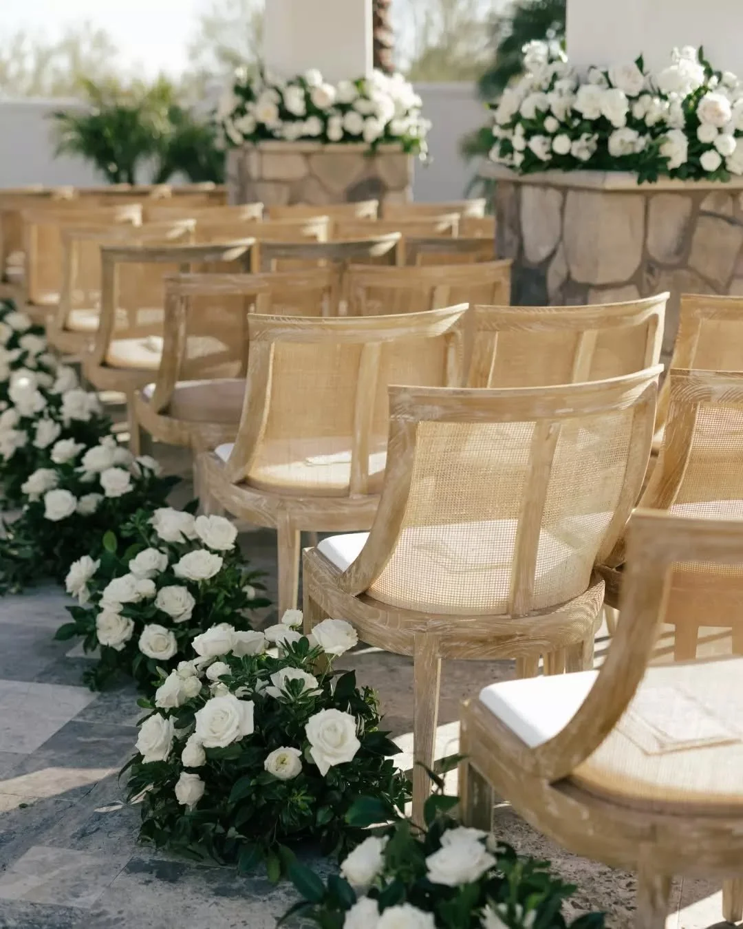 Ceremony eating so pretty, it might steal the show ✨
.
.
.
Planner: @imoni_events @hannahebowman
Catering: @mculinaryconcepts
Florals: @mintgreendesign
Photography: @kayleechelseaphotography
Cinema: @hugofilmco
Entertainment: @groovemobiledjs @sweetw