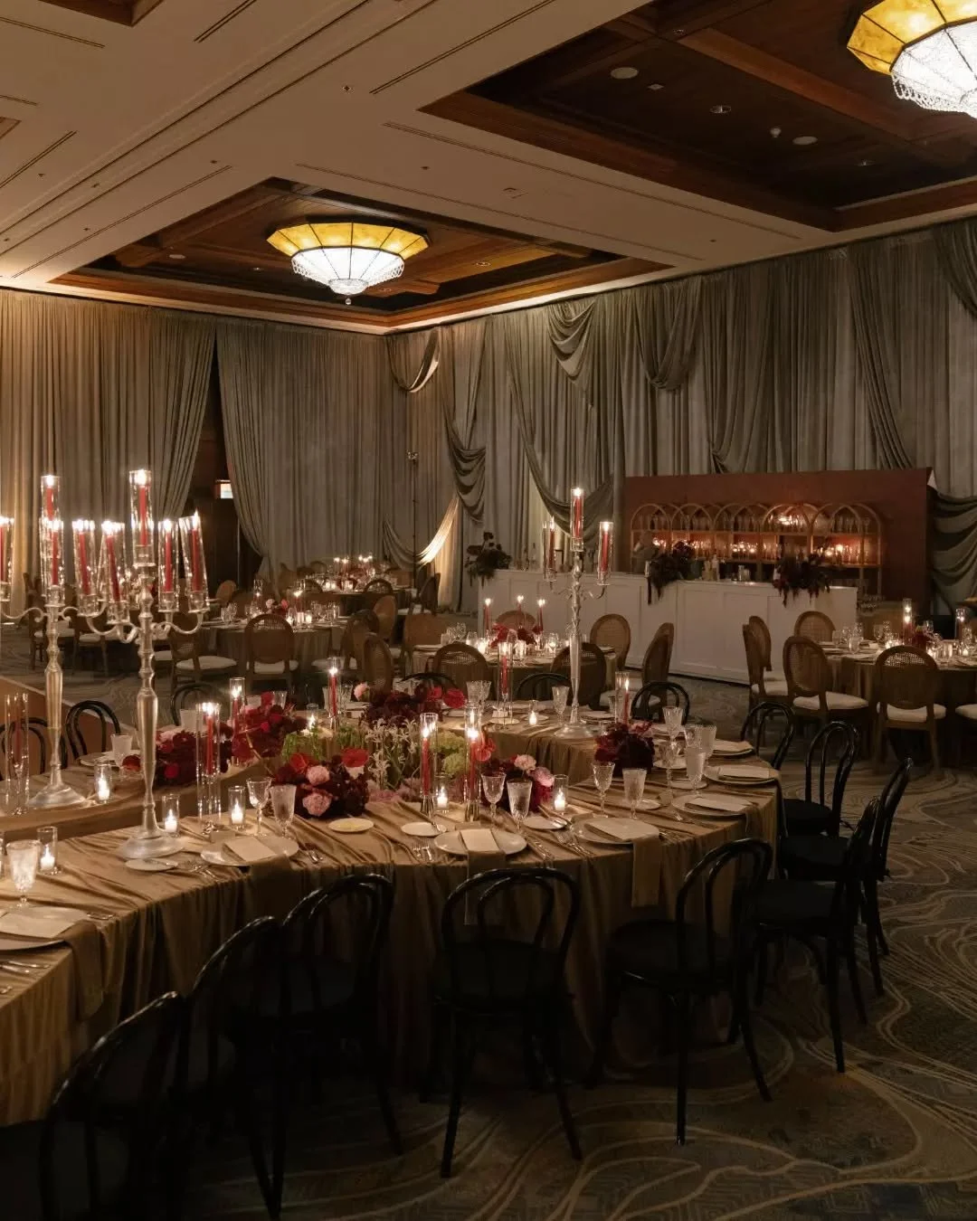 Some of the year's trends, but make them unforgettable. 💫

Curves took center stage&mdash;from the sculptural ceremony arch to the serpentine tables that shaped the reception design. Draping created atmosphere at every turn, flowing from the ceremon