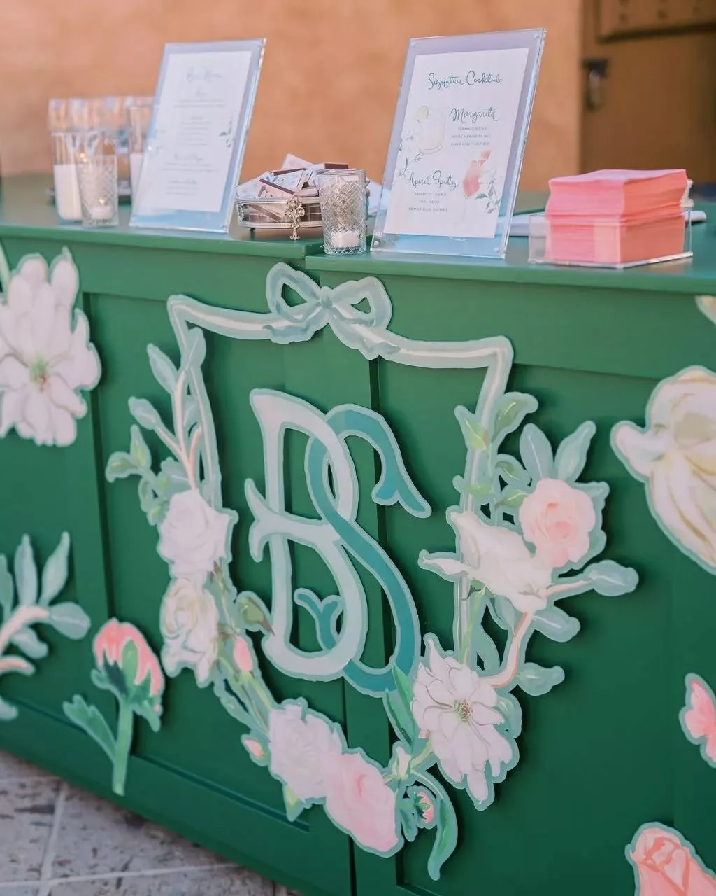 We are still dreaming about this Deep Veridian duo! A custom-painted Sarrah Bar followed by a matching escort card wall to greet guests and a chic lounge look. 

It&rsquo;s all about creating those elevated touchpoints that make an event feel truly p