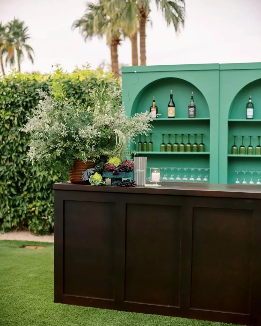 A custom moment at @sanctuaryaz_ for @emergeeventcollective's recent industry event.  The rich tones of our Dark Wood Sarrah Bar were paired with the Modern Arch Sarrah Back Bar in in a custom vivid green hue. 

We love how this palette feels both or