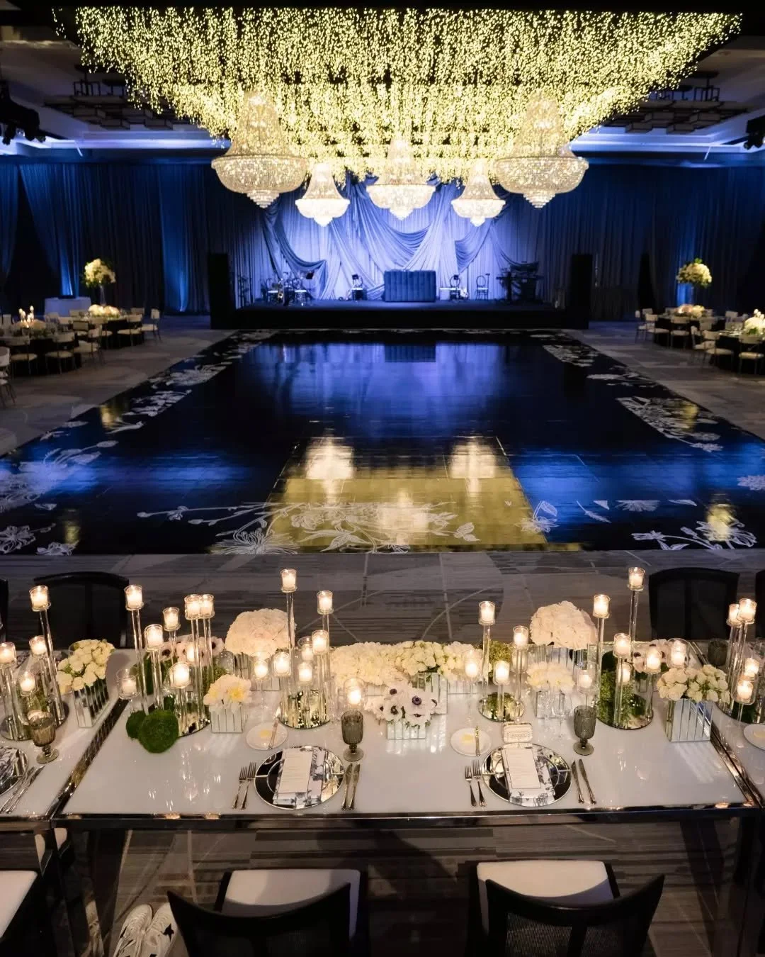 Behind every "wow" moment is a team of experts handling the heavy lifting 🥂

We are still in awe of this multi-layered transformation at the Arizona Biltmore. While Prim Event Rentals curated the furniture and design elements, @divinityeve