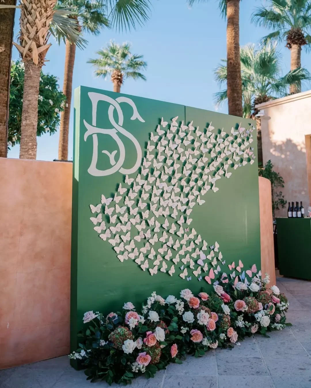 Custom color? Always 🦋🌸

We treated a pair of our 8ft walls to a coat of Deep Viridian to anchor this butterfly escort reveal for Brooke + Sean.
.
.
.
Planner: @revelweddingcompany 
Venue: @royalpalmsweddings 
Photographer: @maryclaire_photography 