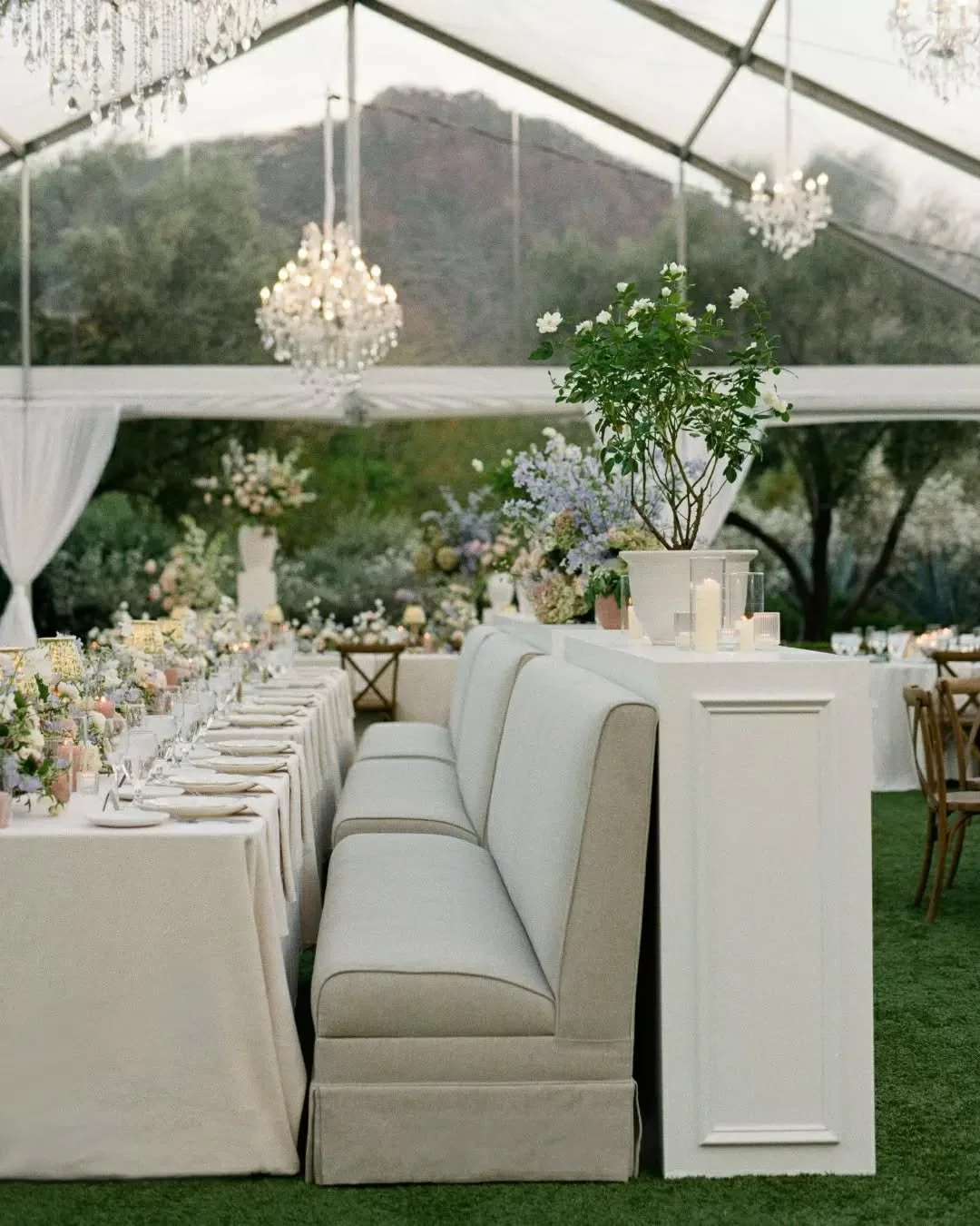 A closer look at the curated details for Laura + Tyler's stunning El Chorro celebration 🤍

From the plush banquette seating the kept guests dining in style, to the chic lounges just off the dance floor - it was all about finding the balance between 