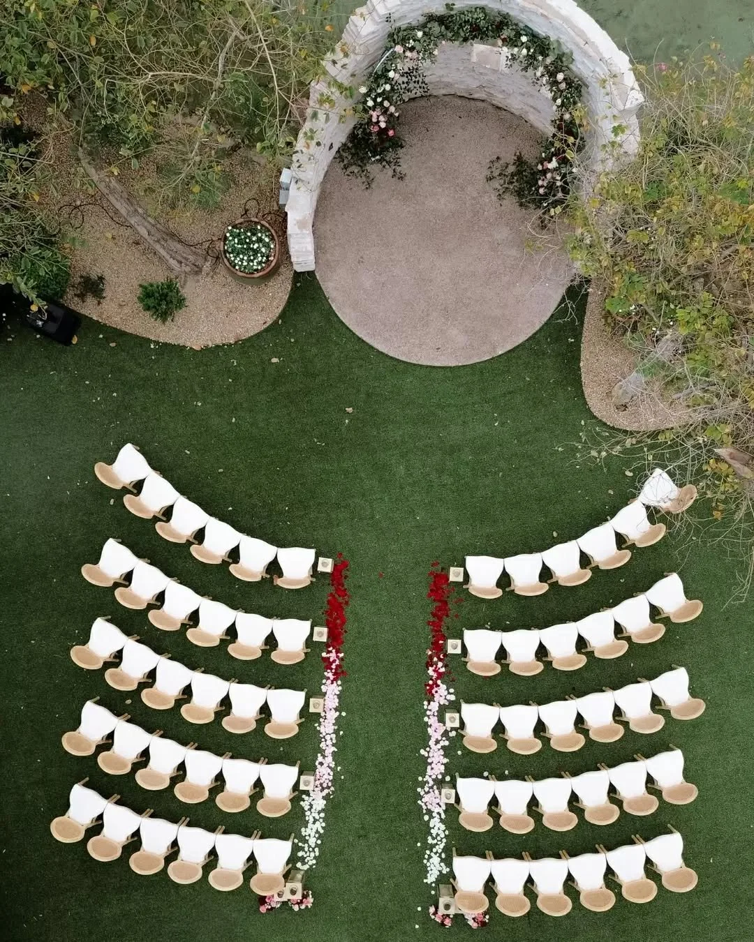 We're just going to leave this here 🤍

A sneak peek at a recent ceremony at @thescottresort - our Sofia Dining Chairs, rose petals, and a view from above that we can't stop staring at.
.
.
.
Planner: @riding.tandem.weddings
Venue: @thescottresort
Ph