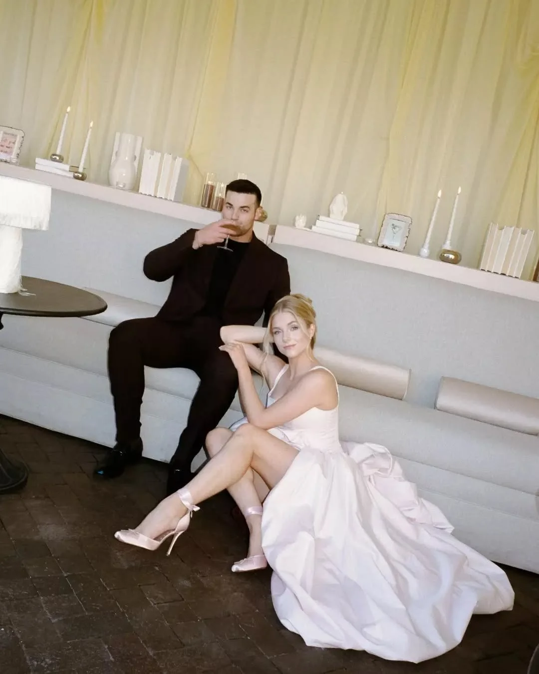 When the bride happens to be a wedding planner, the bar is set - and we mean that literally🤍

Skyler from @mandymarieevents celebrated her upcoming wedding with a co-ed shower designed with the same intention she brings to every single one of her cl