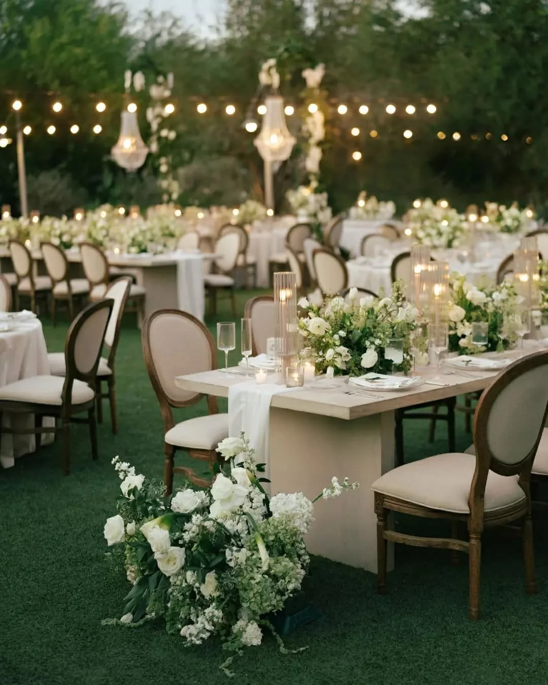 Modern tables, crystal chandeliers, and Camelback at golden hour in the background 🤍

Our Atticus Dining Tables bring the clean lines - and everything around them did the rest. @revelweddingcompany, @luxflorist, and @divinityeventproductions,  this 