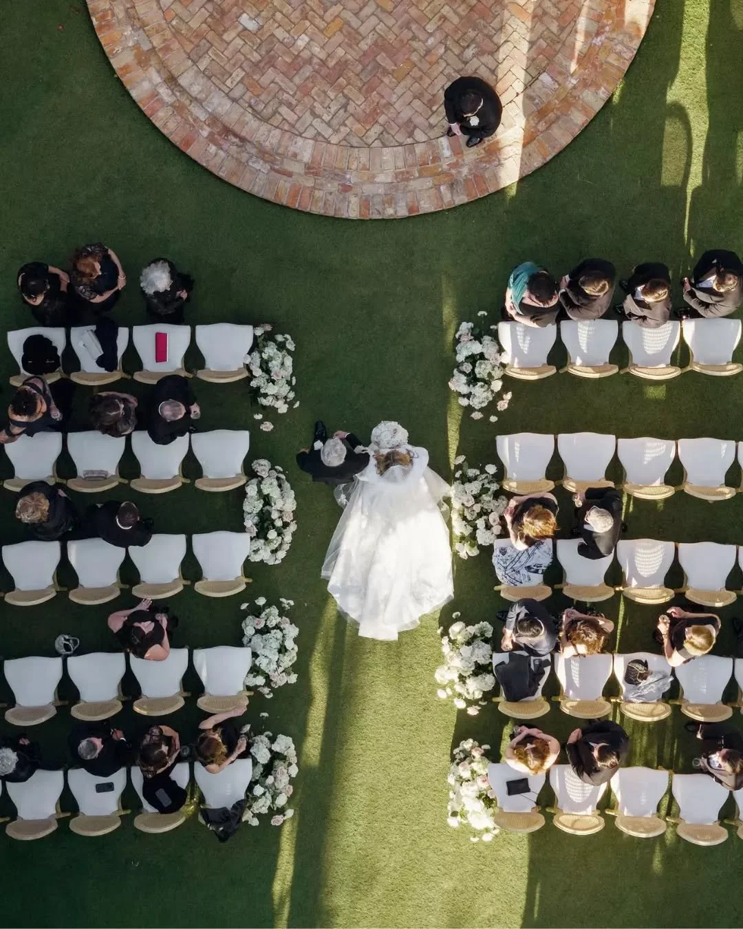 The Juliet Metal Shelves loaded with champagne and escort cards might be our favorite detail from Alicia + Peter's day at @royalpalmsweddings. 

Sofia Dining Chairs through the ceremony and dinner, soft neutrals and warm gold carrying through every s