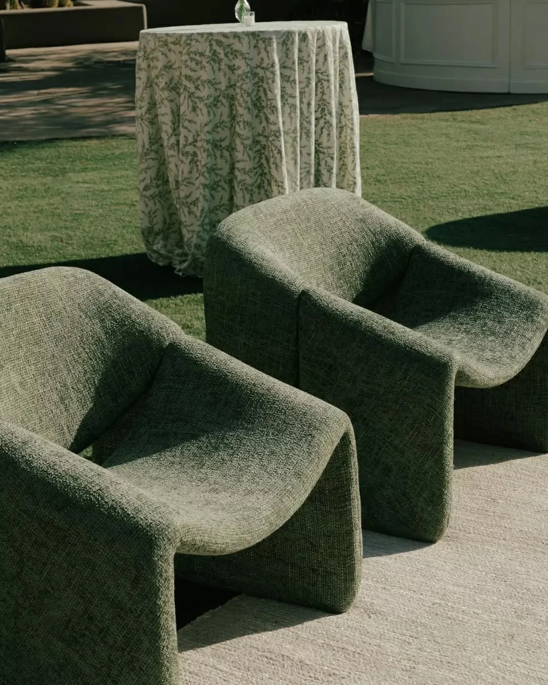 The Vivi Accent Chair in green is new to the collection - and this cocktail hour was a pretty great debut 🌿

Bella and Brian's cocktail hour lounge mixed the warmth of our Harper Loveseat, Hudson Coffee Table, Meyer Console Table (and more) with the
