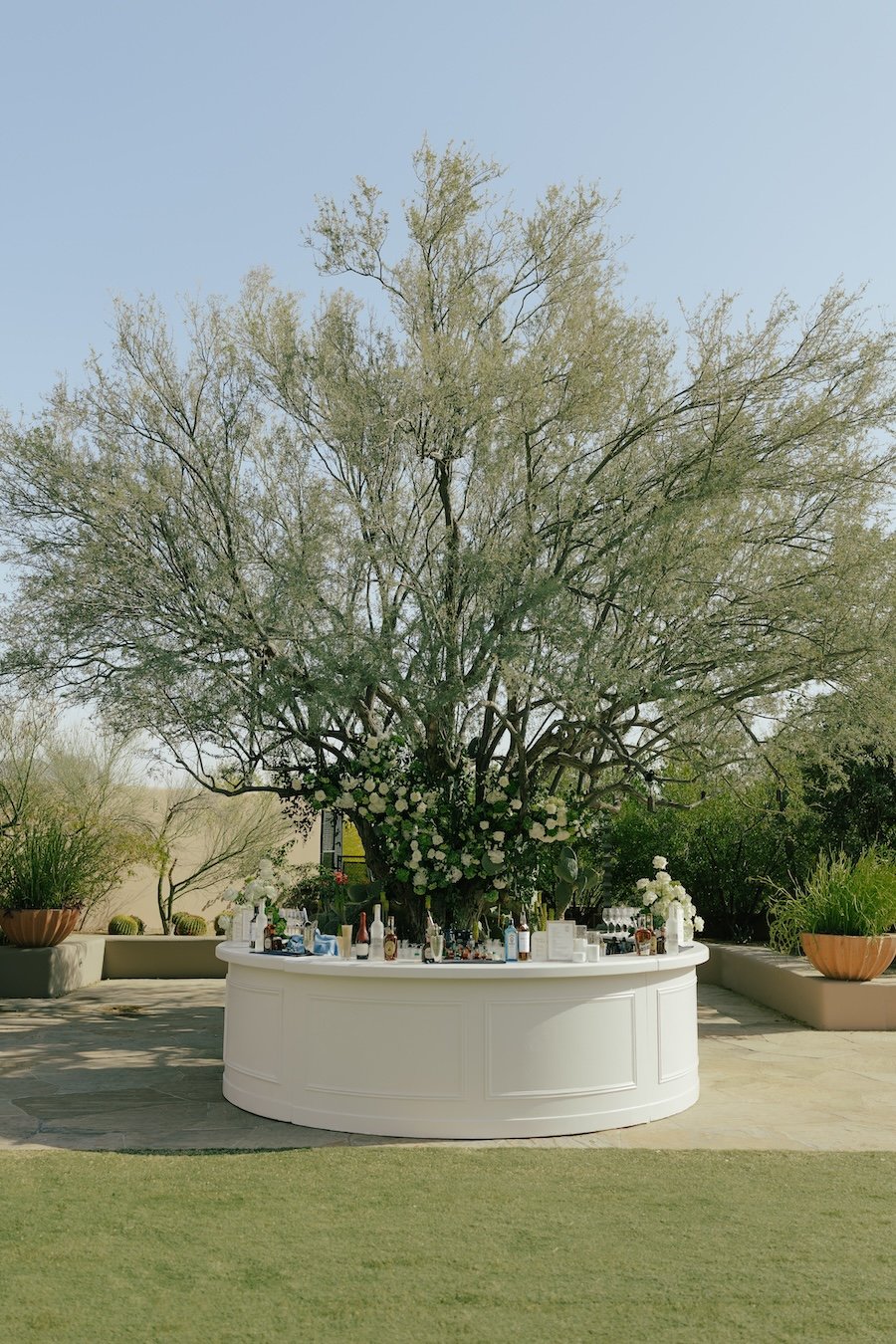 style-me-pretty-prim-rentals-four-seasons-scottsdale-wedding-15.jpg