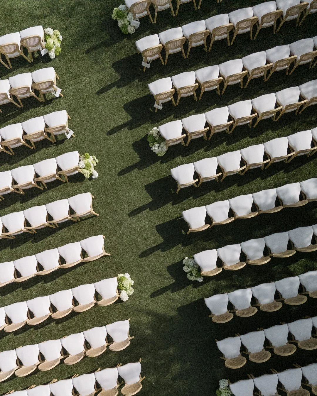Desert ceremony. Sofia Chairs. That Mountain Shadows backdrop doing absolutely everything 🌵
.
.
.
Venue: @mountainshadowsweddings
Planner: @kailohacoevents
Florist: @stoddardfloralandco
Rentals: @primrentals
@theconfettistudio
@bbjlatavola
Photograp