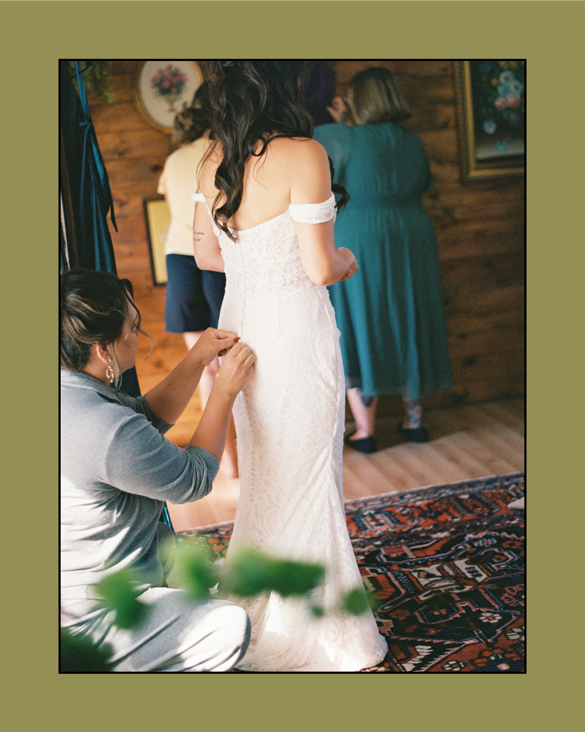 Iowa Greenhouse Wedding Day (10).png