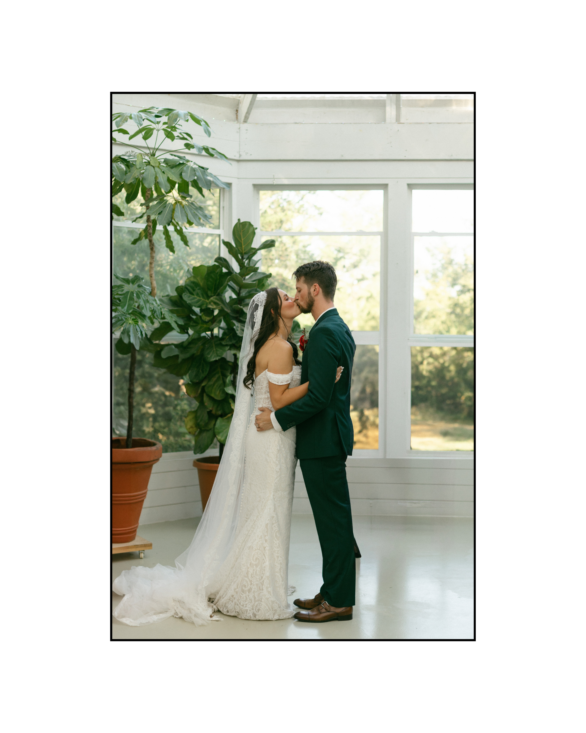 Iowa Greenhouse Wedding Day (32).png