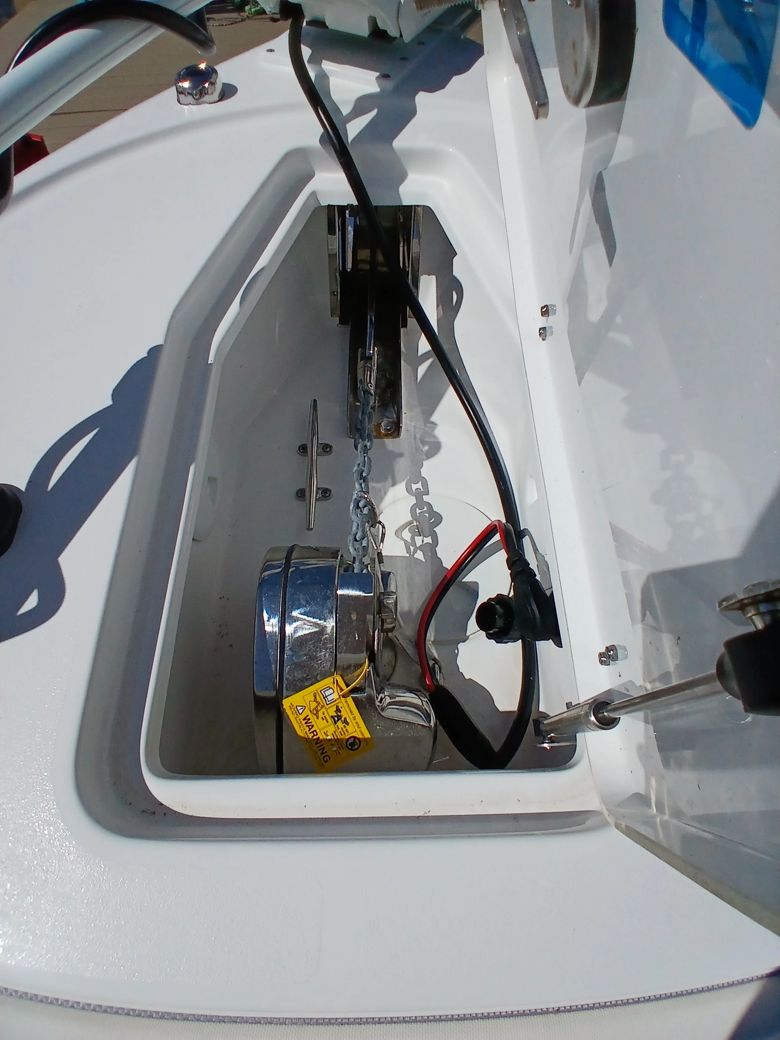2024 Seahunt 275 Ultra Garmin Kraken 90in Minn Kota MKR28 Trolling motor  Plug.jpg