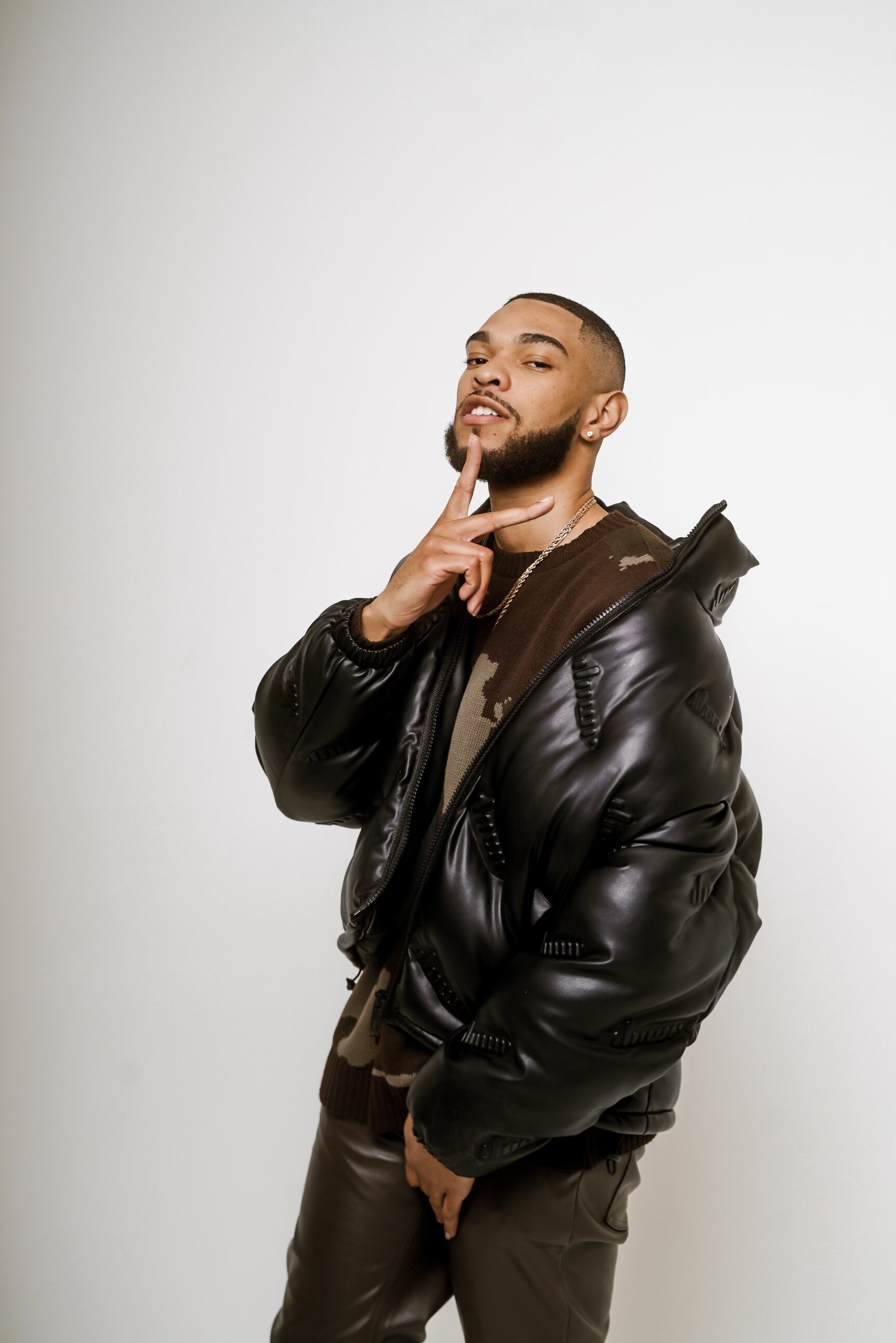 Ashoka And Deante’ Hitchcock Team Up For “Sleep On Me”
