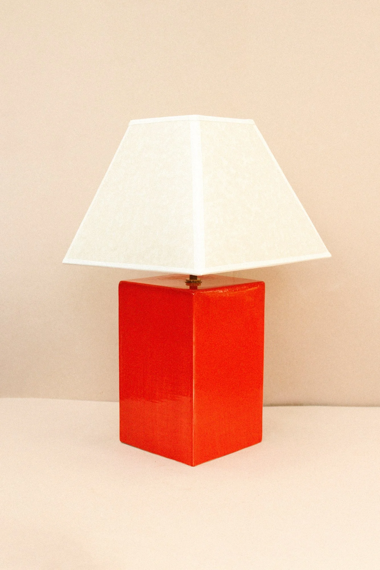 paloma-lamp-rojo-2.jpg
