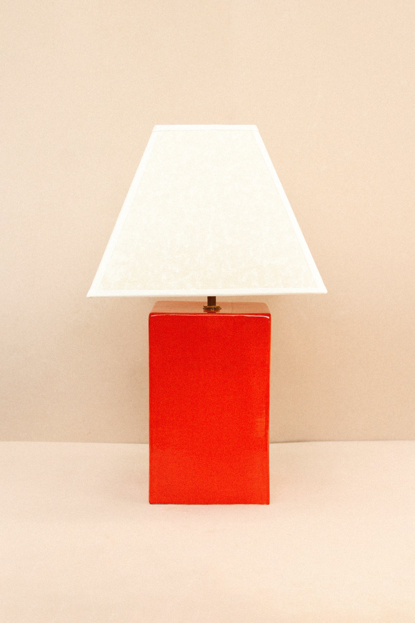 paloma-lamp-rojo-1.jpg