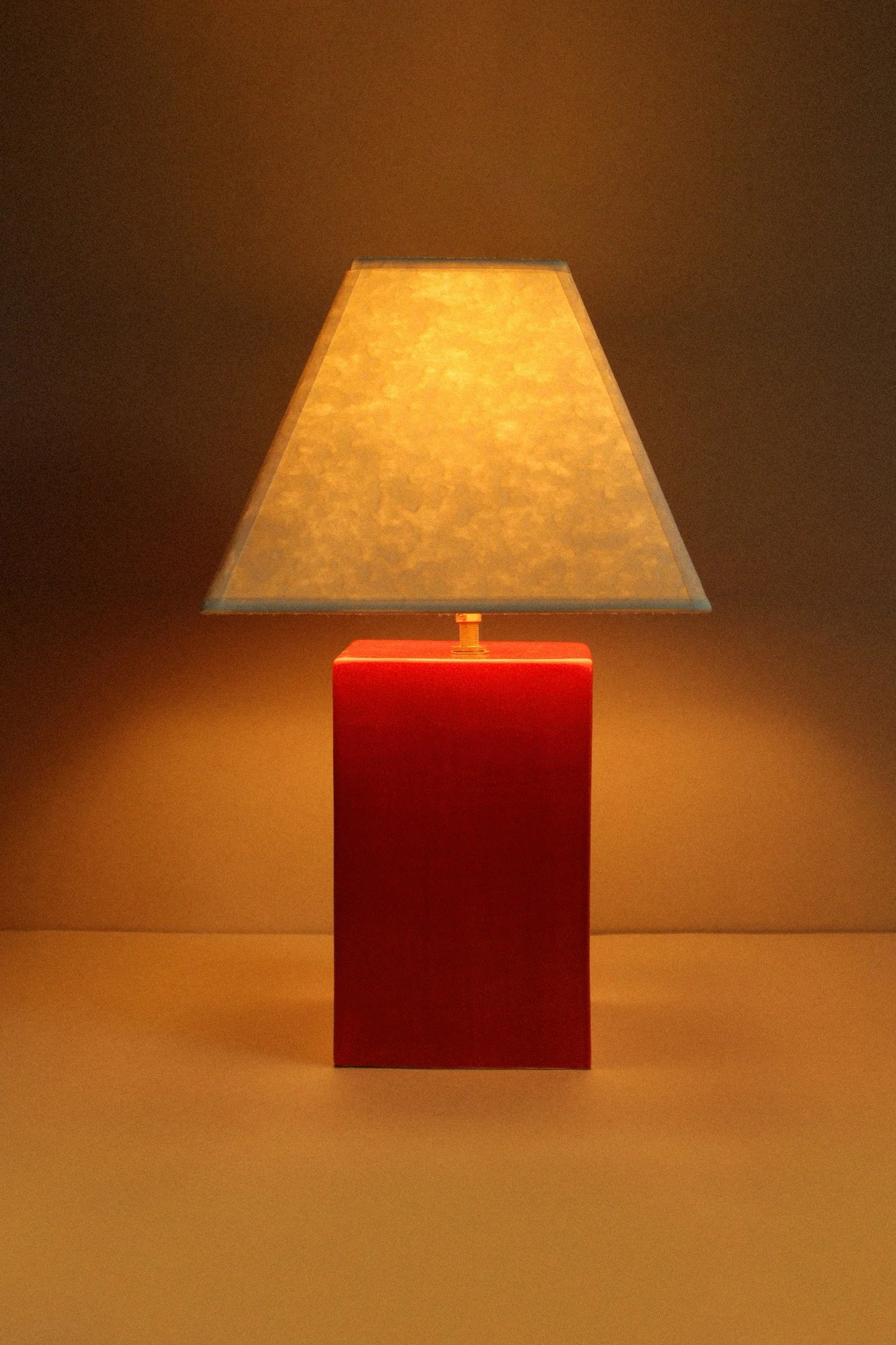 paloma-lamp-rojo-3.jpg