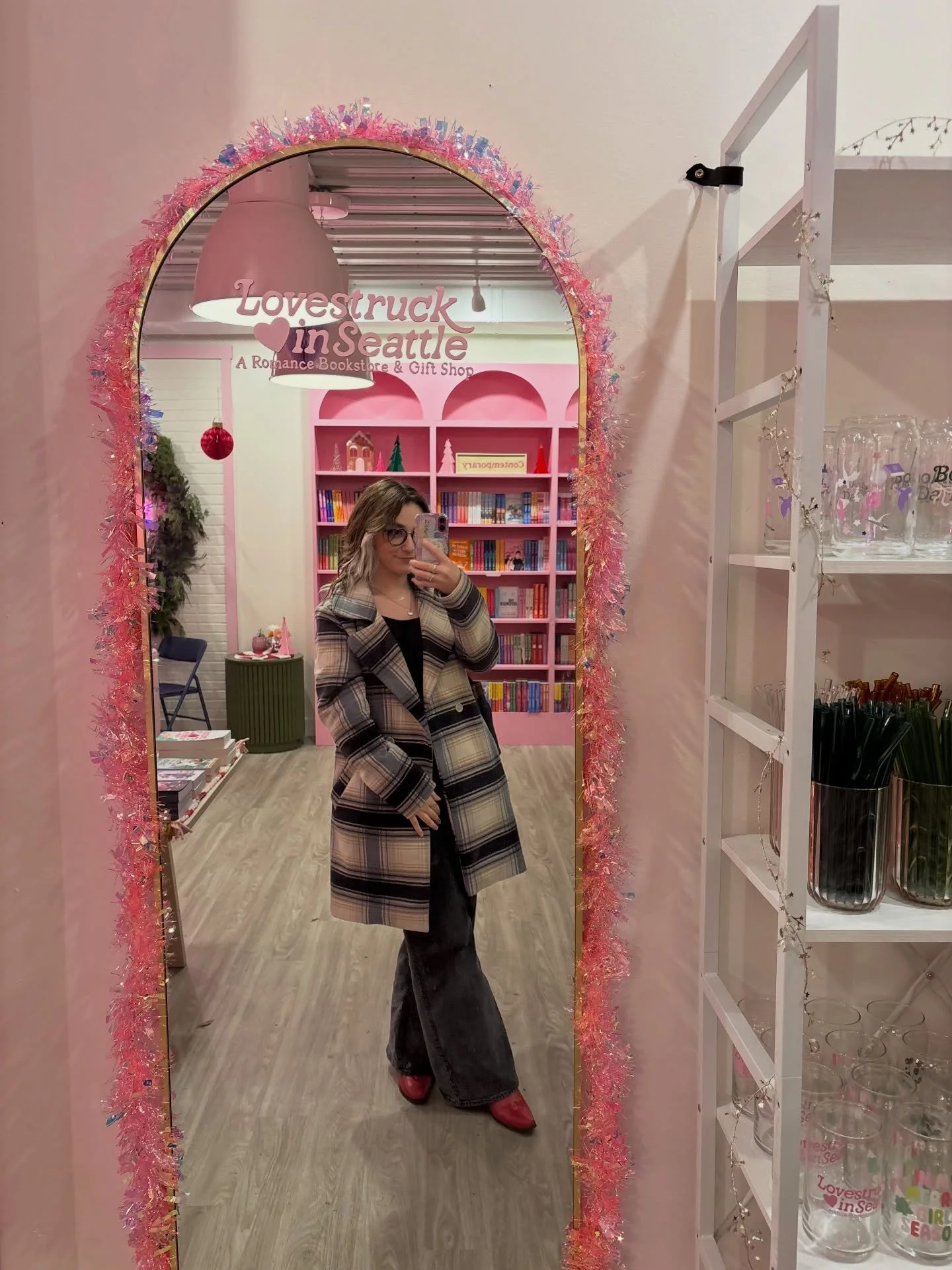 Our 2026 ins and outs episode dropped today but we forgot our favorite in: mirror pics 🪩💖 

Everywhere you listen to pods!!