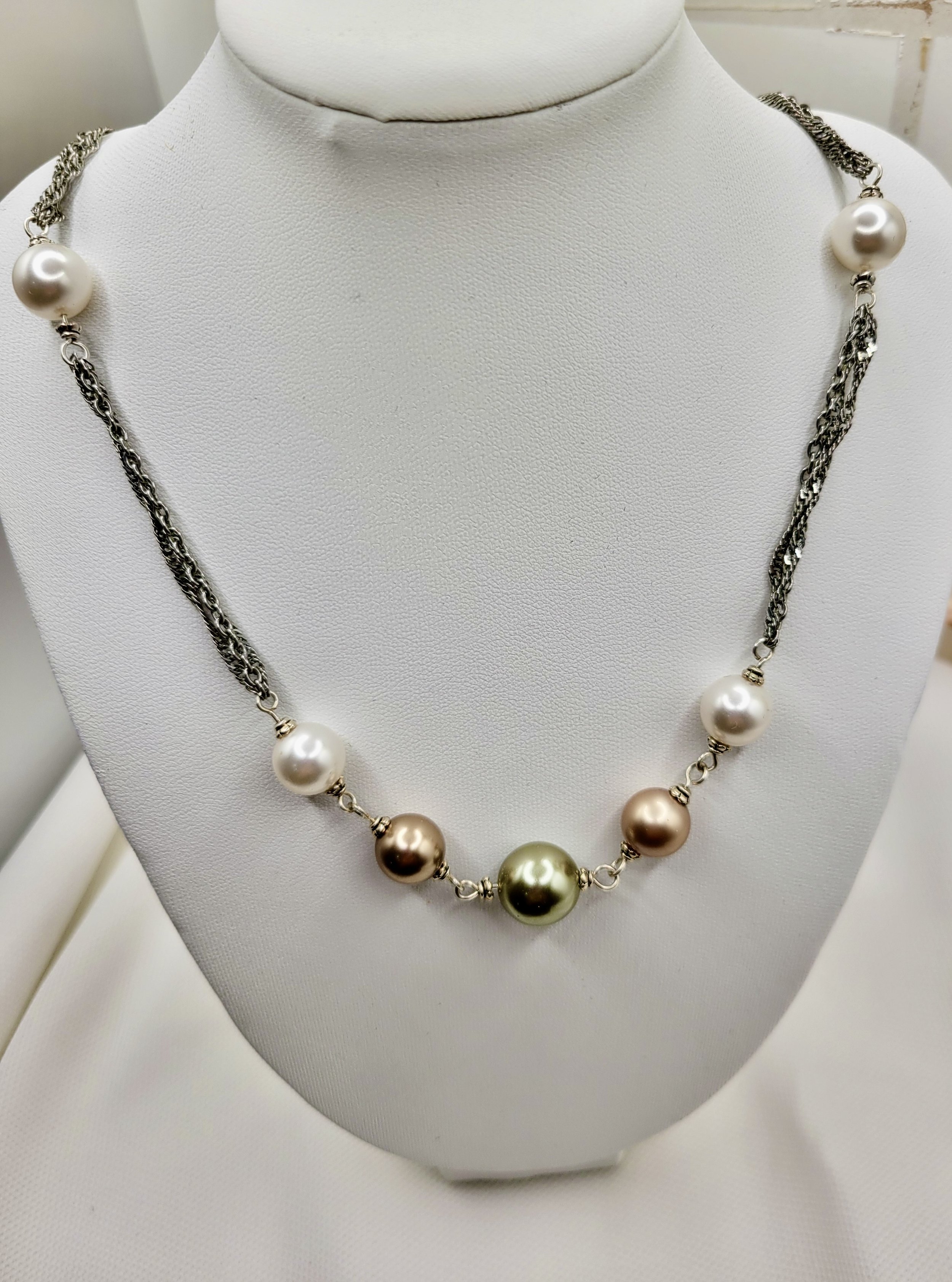 Tri-Color Pearl Chain Necklace