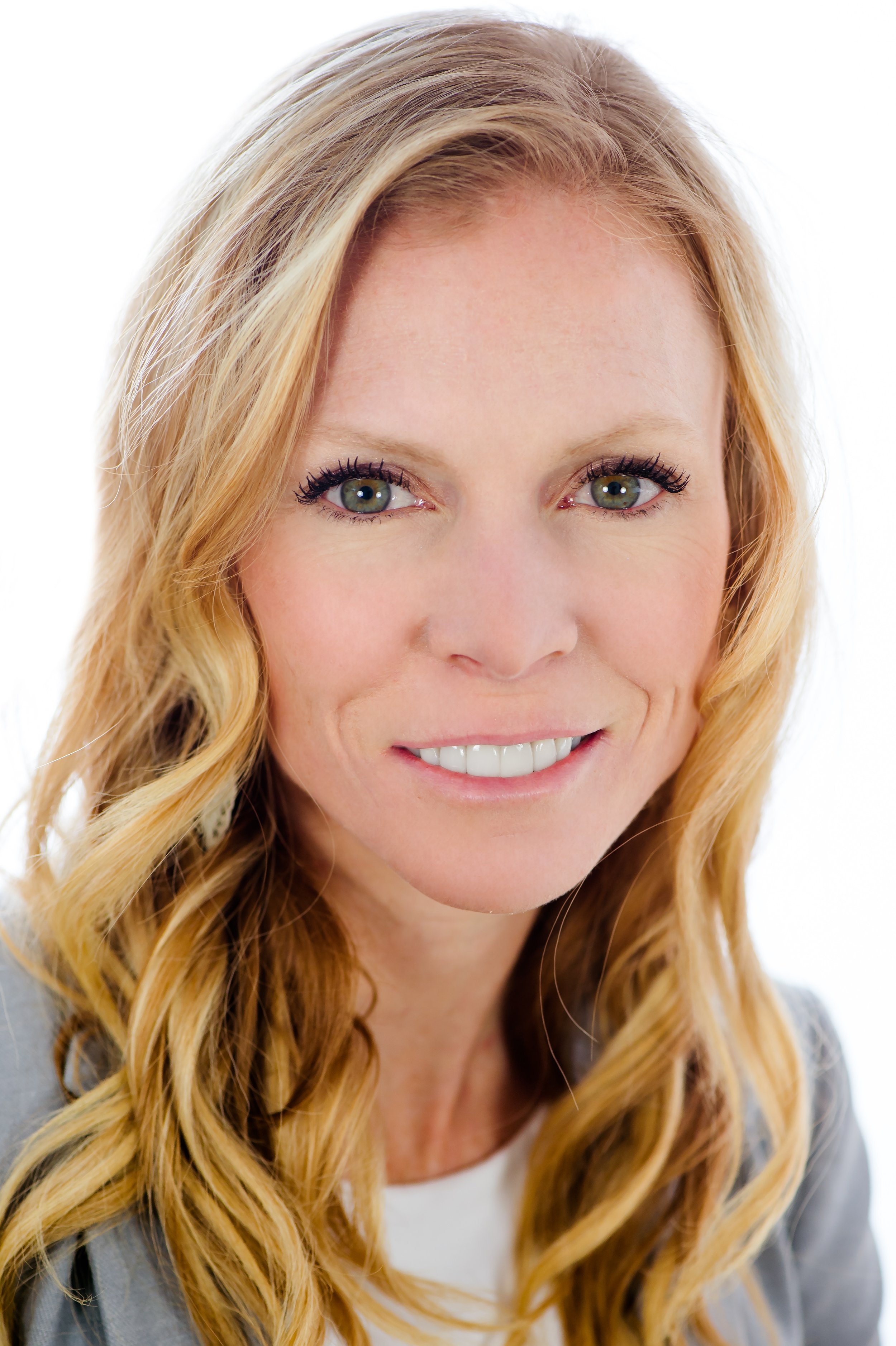 Leslie Head Shot 1-9-2018 (79 of 80)-2.jpg