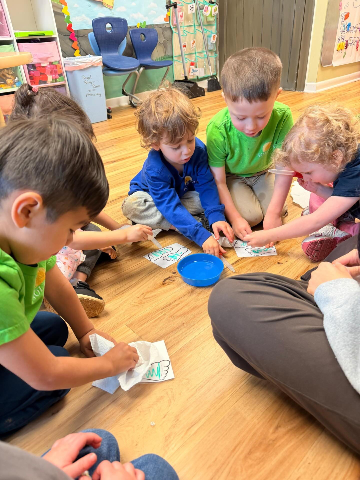 Maestra Karla leads our little ones &ldquo;Washing the Disciples Feet&rdquo; as we learn from now until the end of March about Jesus&rsquo; journey to the cross and resurrection 🙏🏼🙌🏻👣