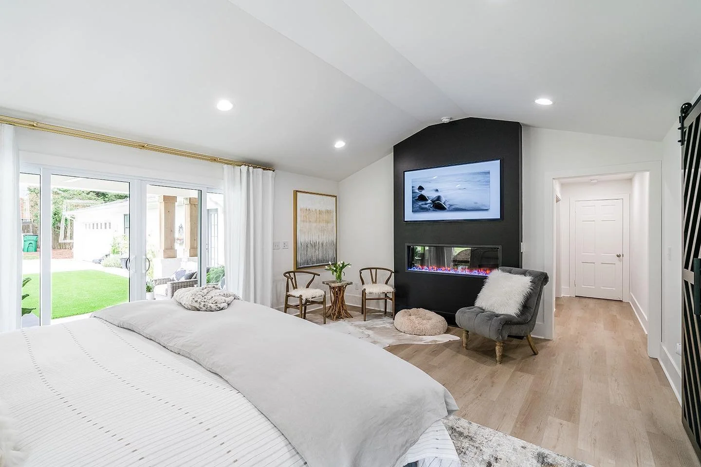 Cozy nights and warm mornings start here!

.
.
.
#CozyBedroom #FireplaceDesign
#BedroomInspo #WarmAndWelcoming
#LuxuryLiving #BedroomVibes
#InteriorStyling #ComfortAndStyle
#HomeGoals #CozyCorners
#SereneSpaces #DreamBedroom
#HomeInspiration