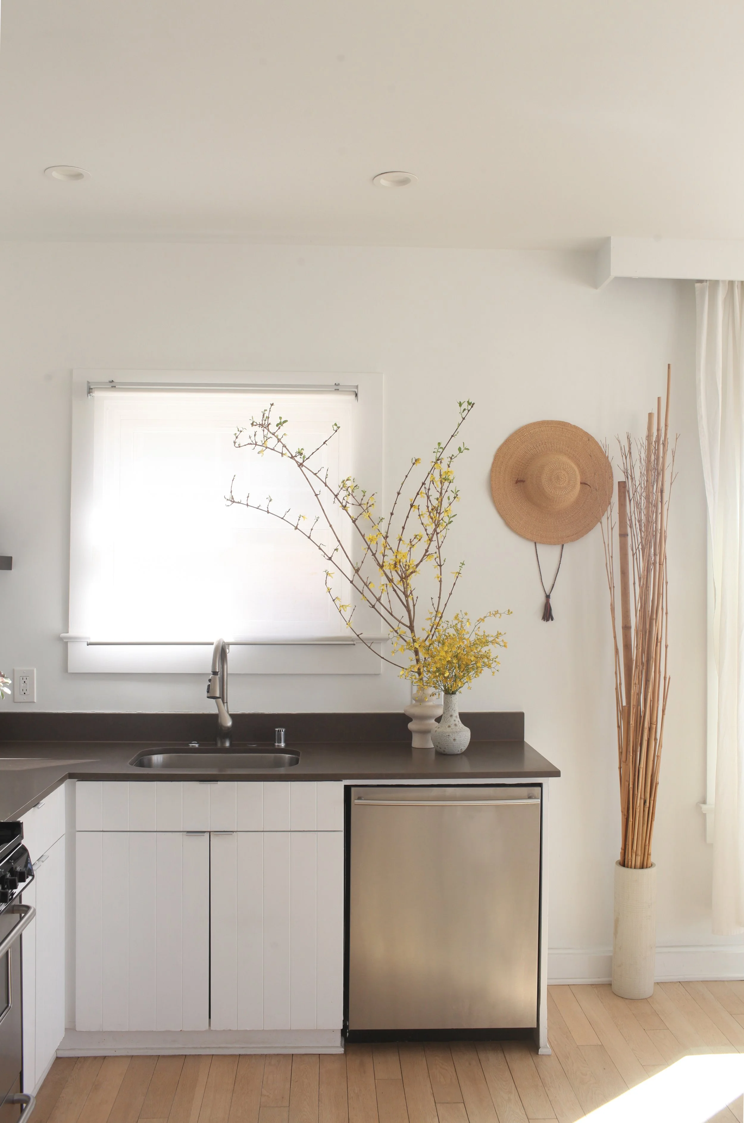 king suite kitchenette.jpg