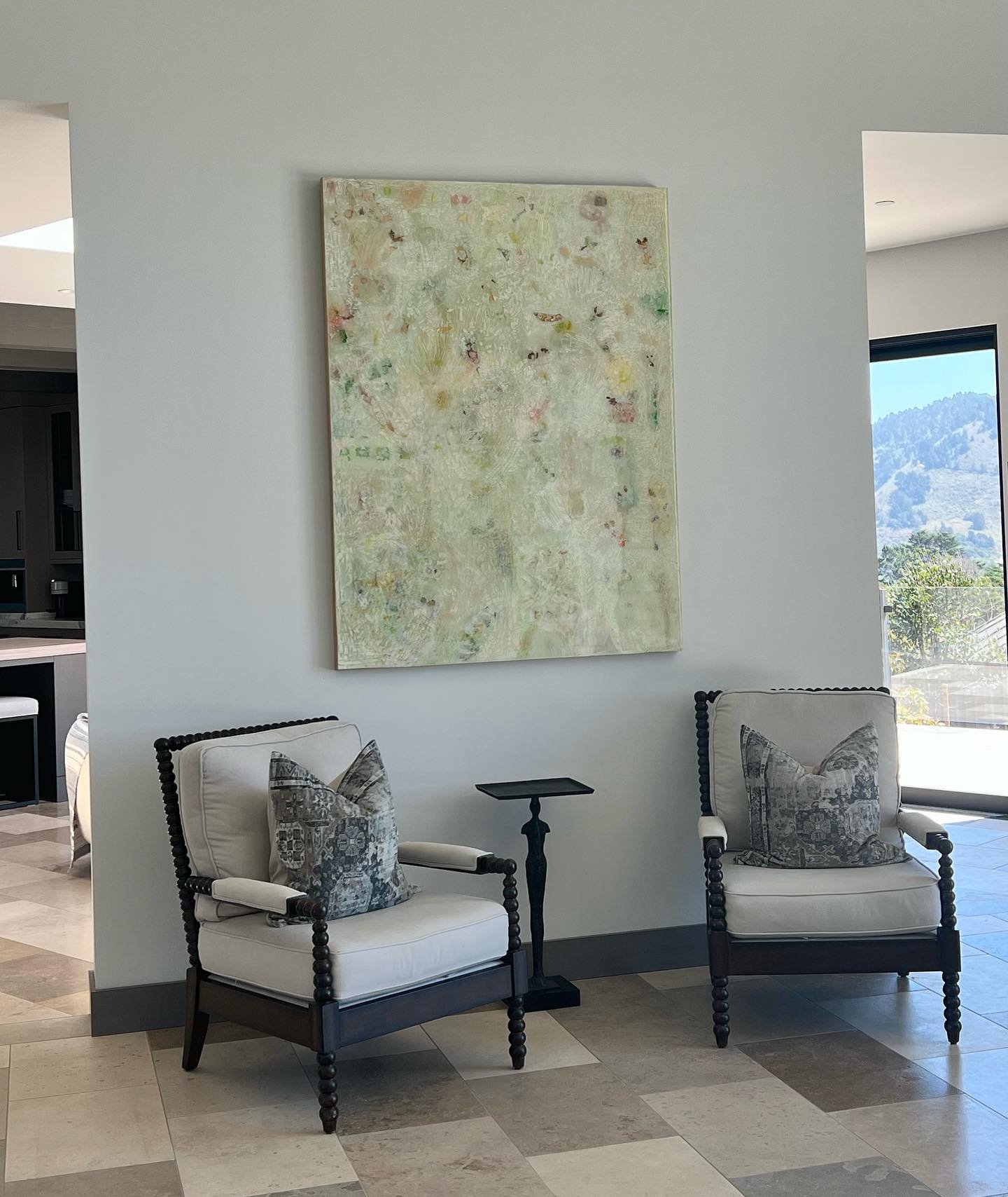 Beautiful new installation featuring Katherine Kousi @kkousi and special thanks to @elliott._.todd for making the installation happen! #carmelbythesea #artgallery #monicagrahamfineart