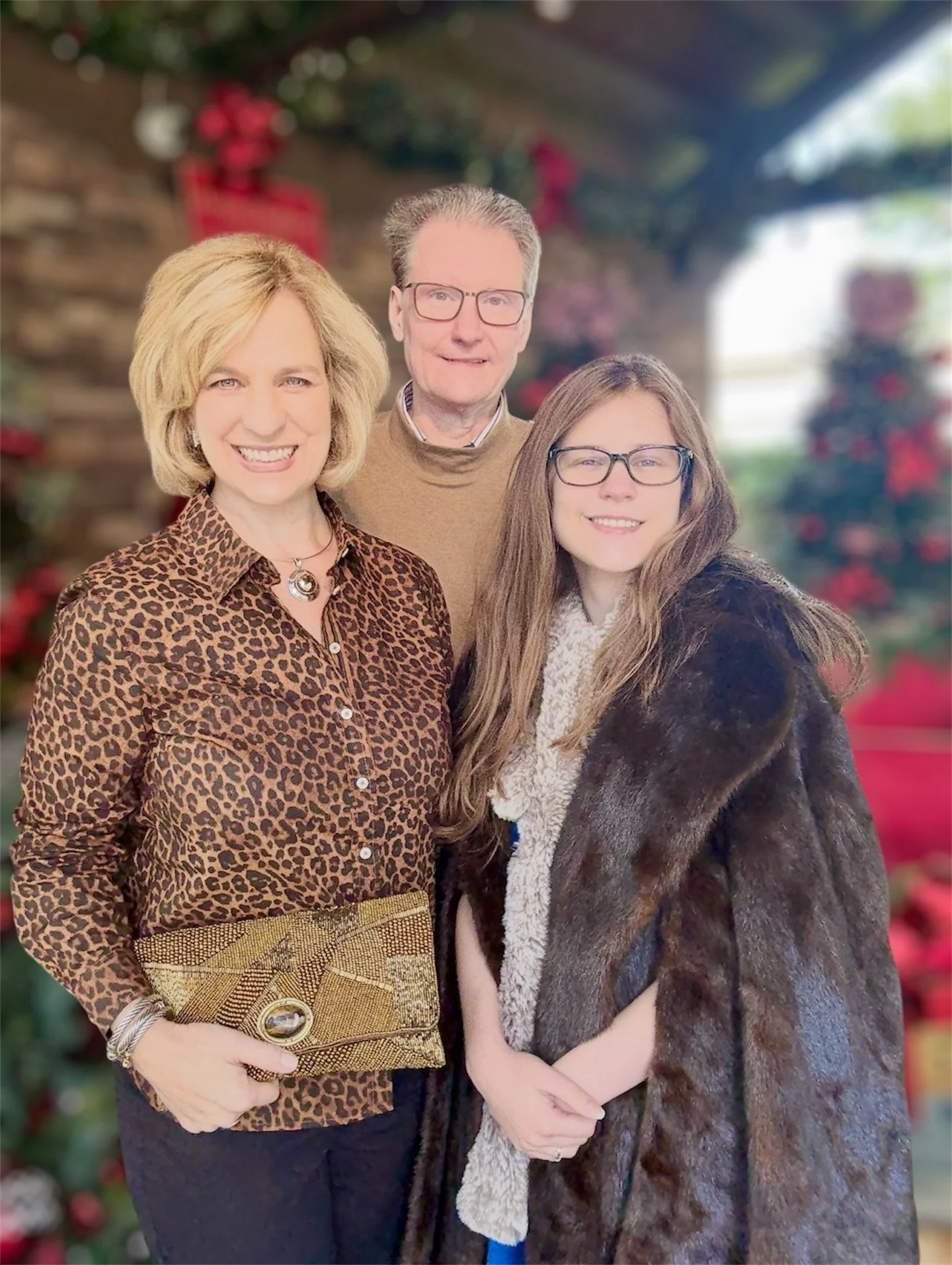 Merry Christmas from our family to yours! 🎄✨We three send love and holiday wishes to you near and far. Missing daughter Elizabeth and family in Germany. Frohe Weihnachten!