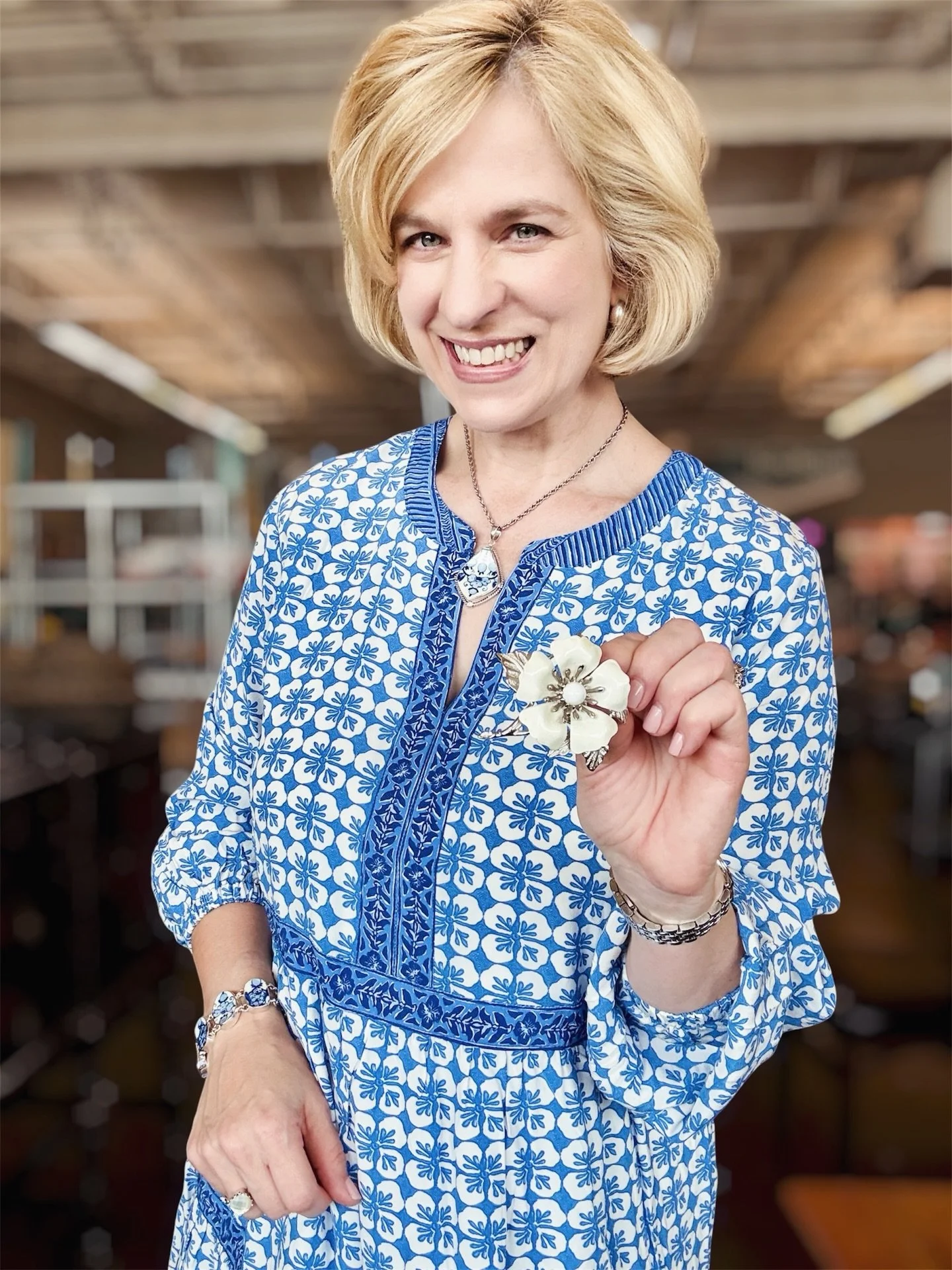 Flower power moment! 🌸💙
Scored my favorite shade of blue with this Hydrangea Geo Tiered Dress&mdash;new with tags for just $45 after the 25% dress discount. 🙌 A total win! Paired it with a versatile vintage pin for $12.99, because the details alwa