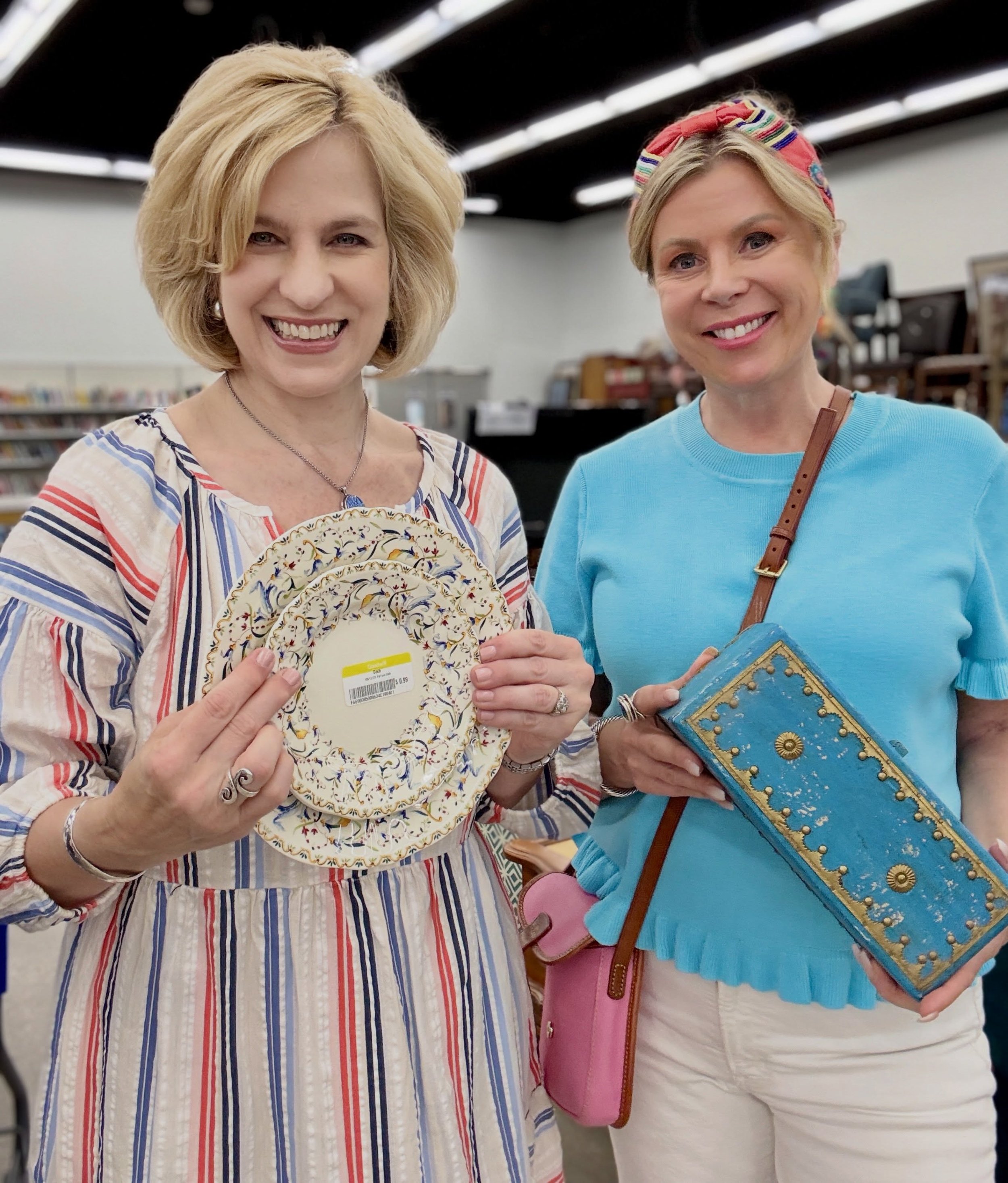 Look who I ran into while filming the largest Goodwill in town! ✨ Pippa, one half of the stylish duo Too Cheap Blondes, is a TV-famous fashion expert with a true eye for a bargain. She scored some fabulous finds for her daughter&rsquo;s apartment. I 